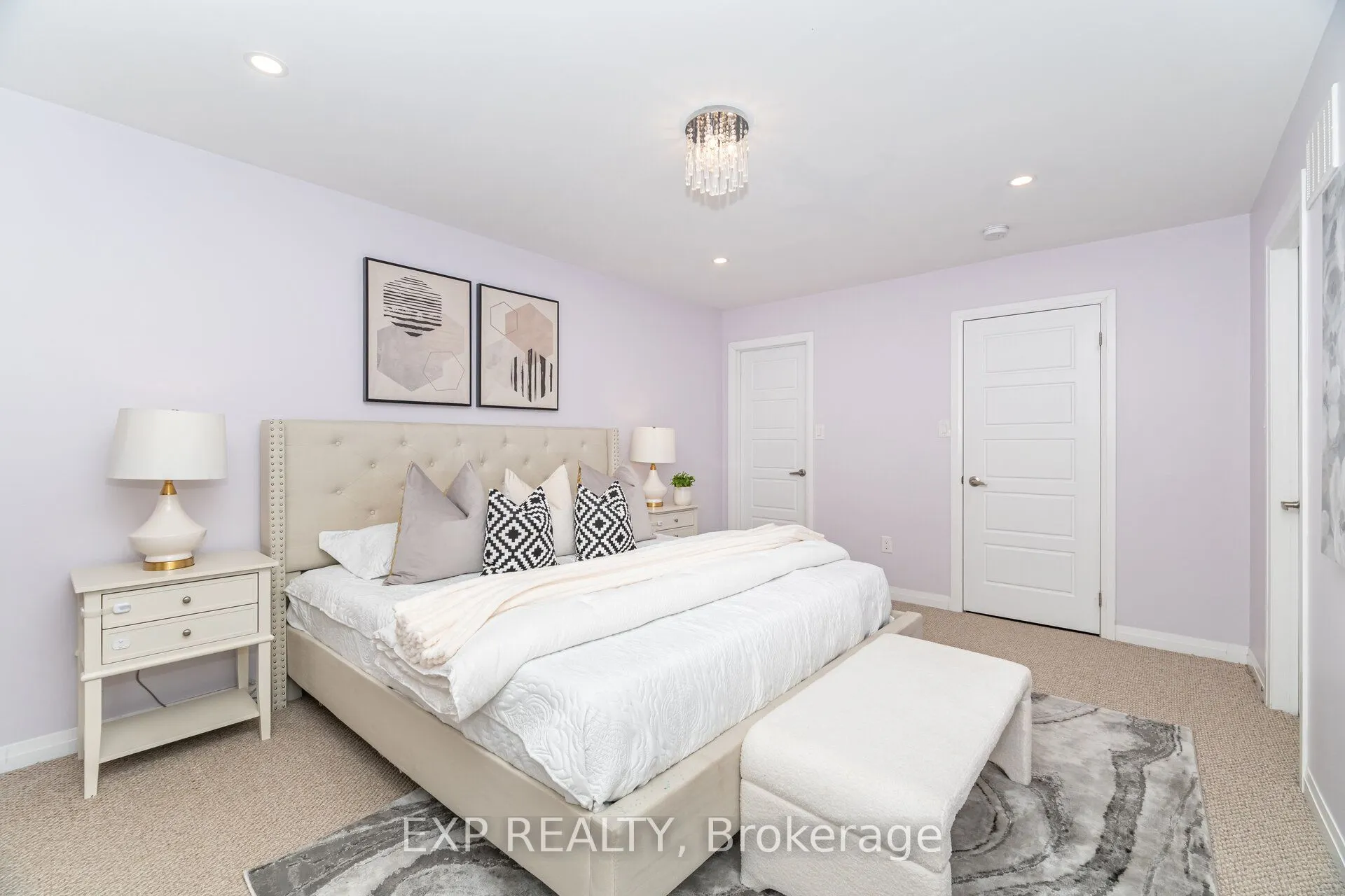 806 BANKS Crescent