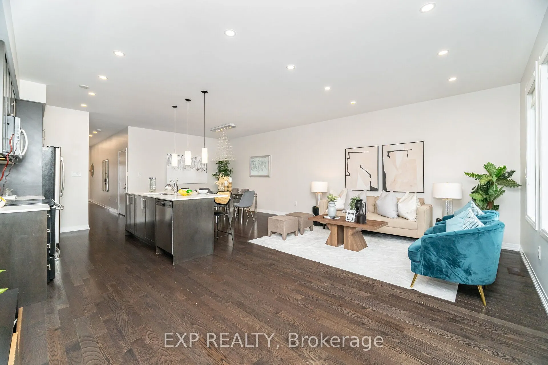 806 BANKS Crescent