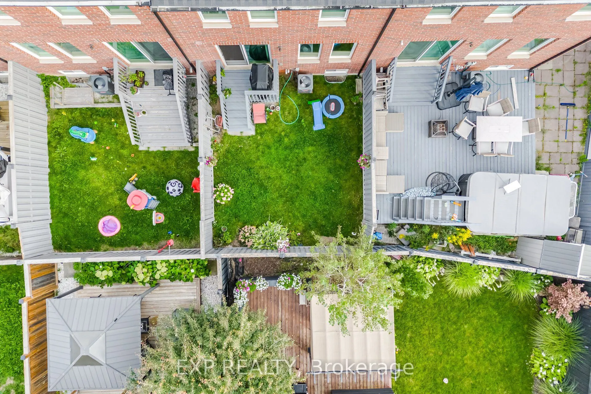806 BANKS Crescent