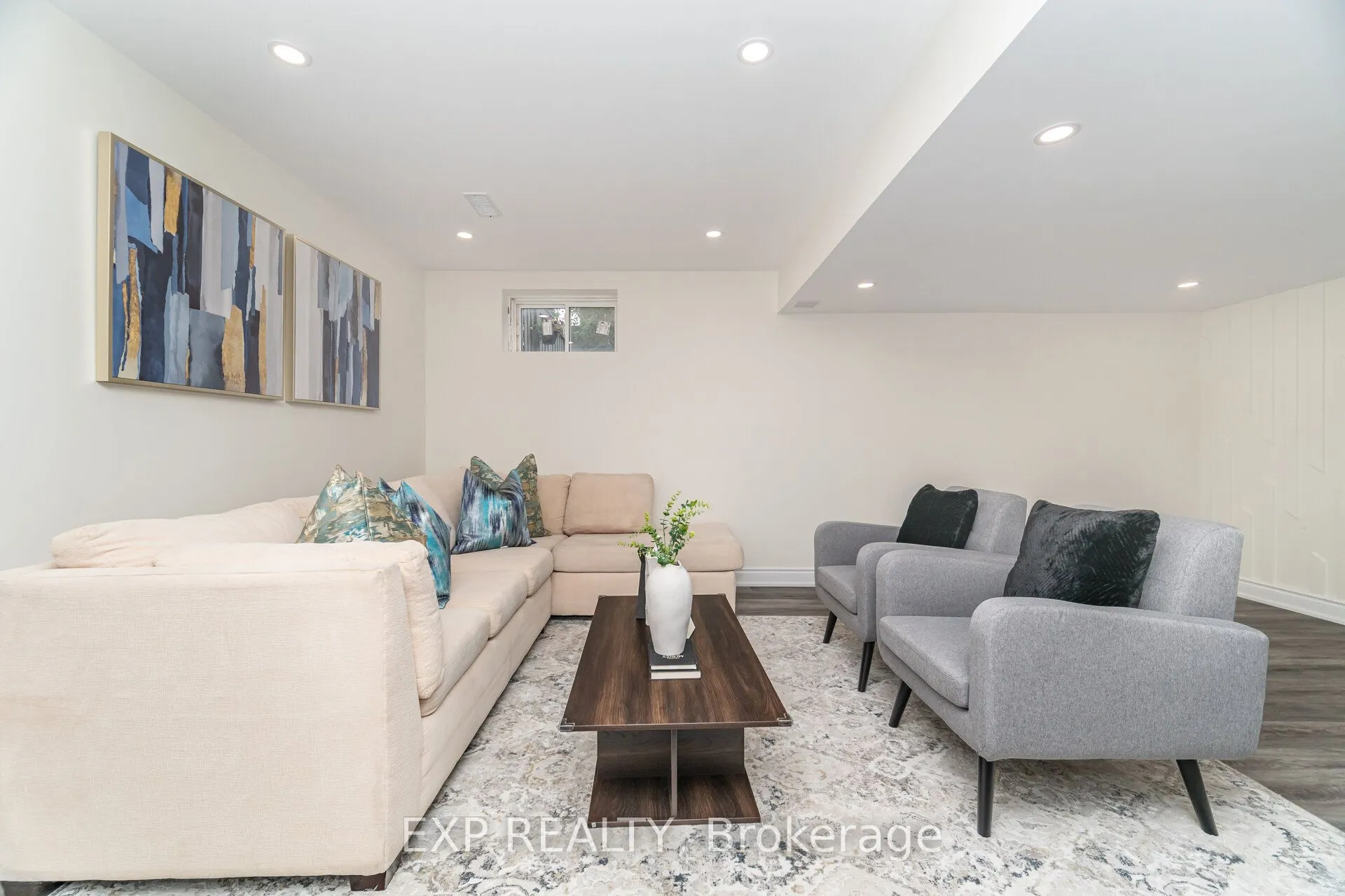 806 BANKS Crescent