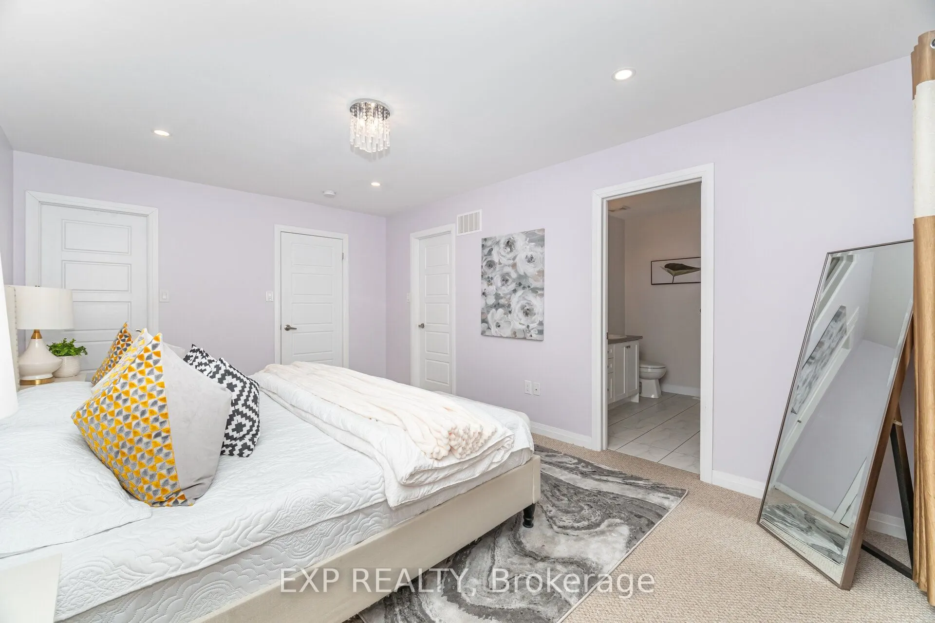 806 BANKS Crescent