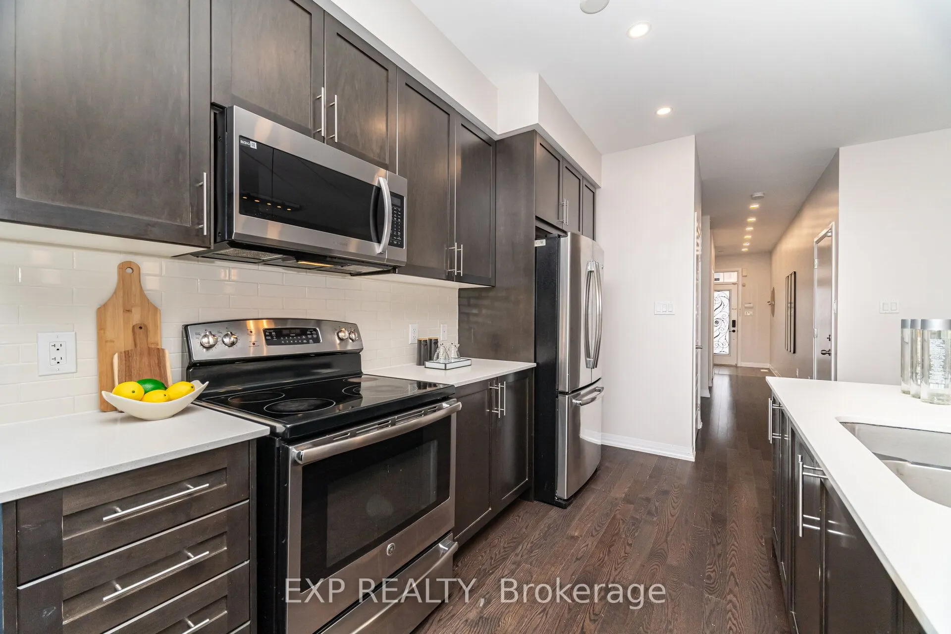 806 BANKS Crescent