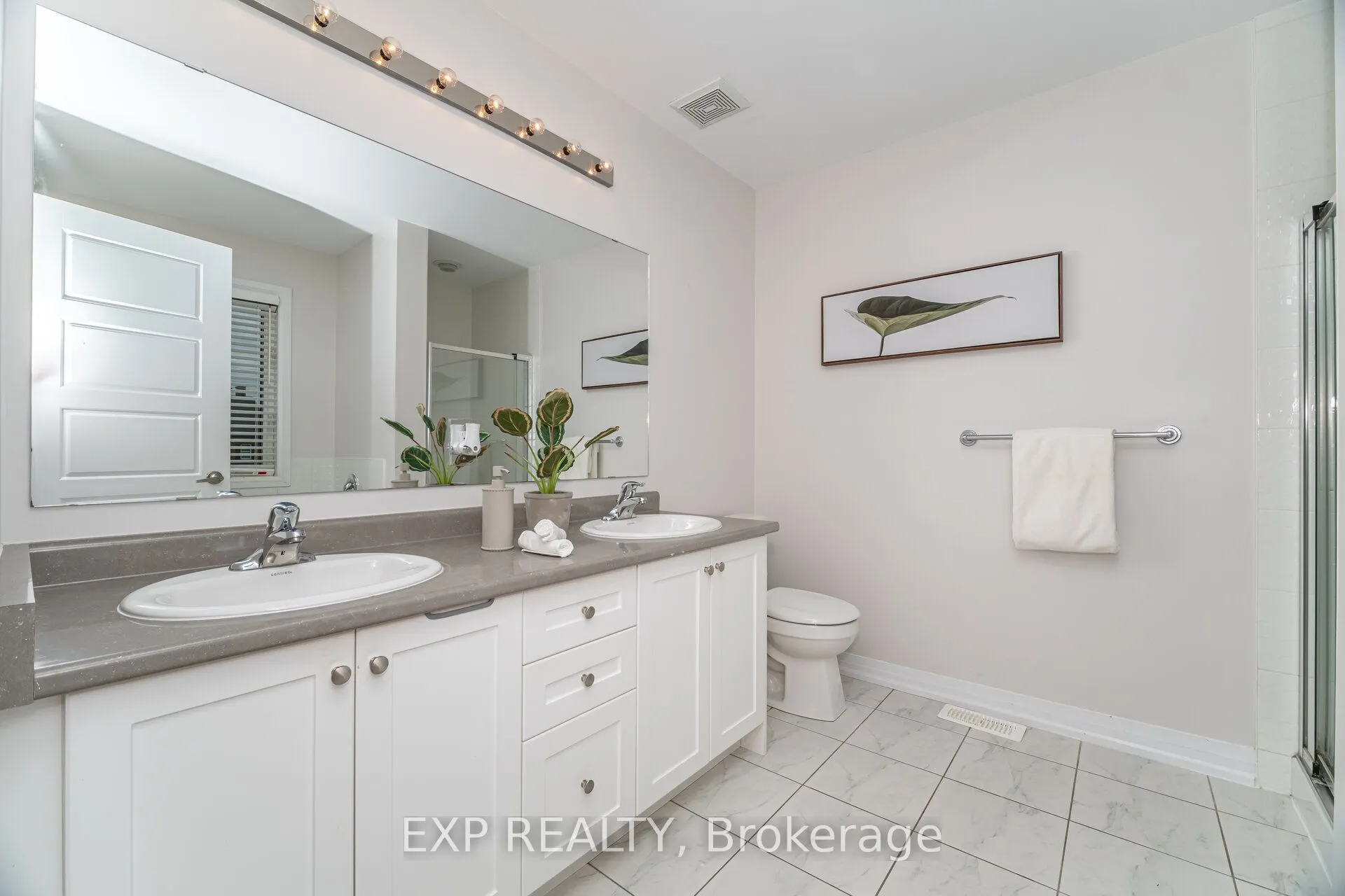 806 BANKS Crescent