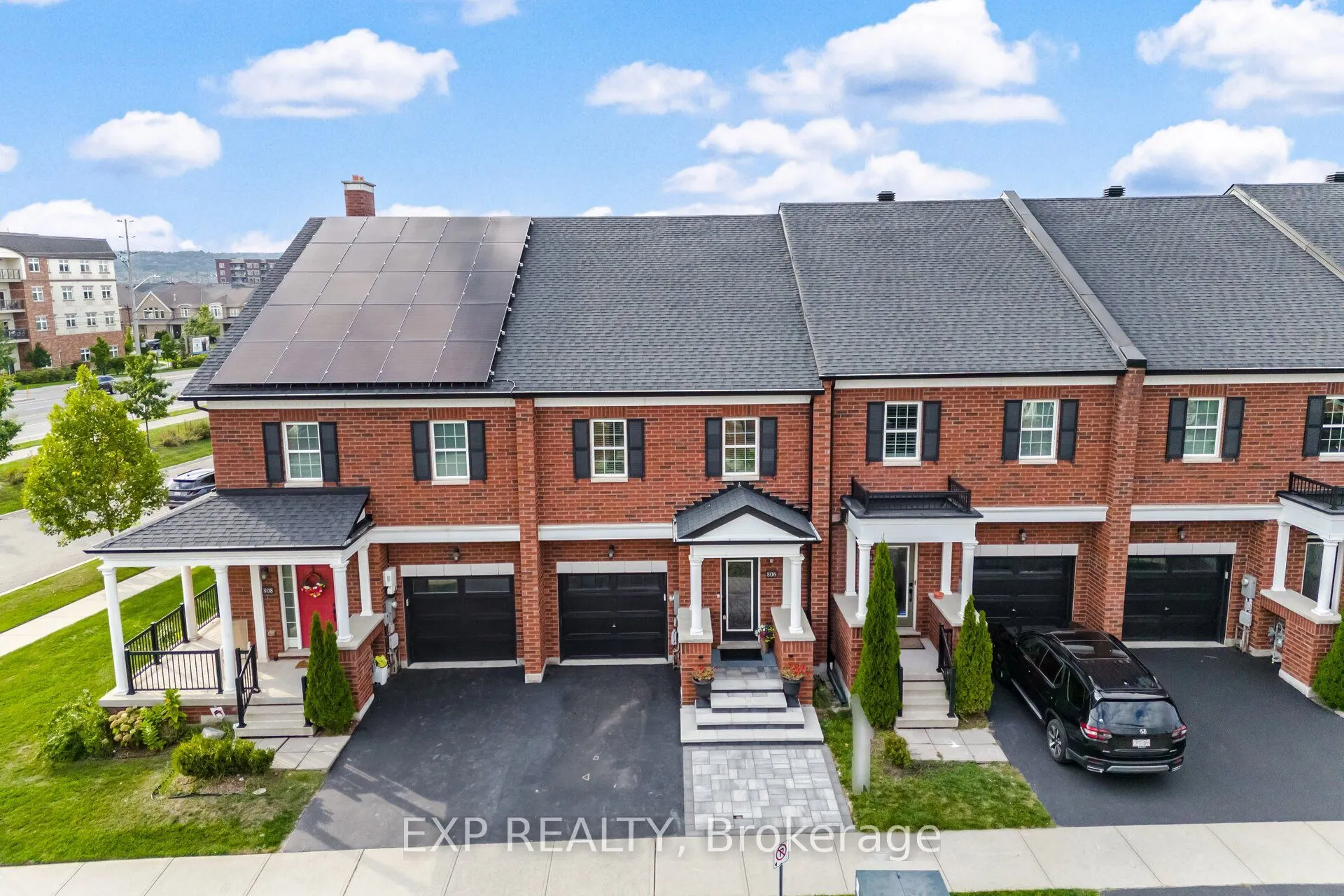 806 BANKS Crescent