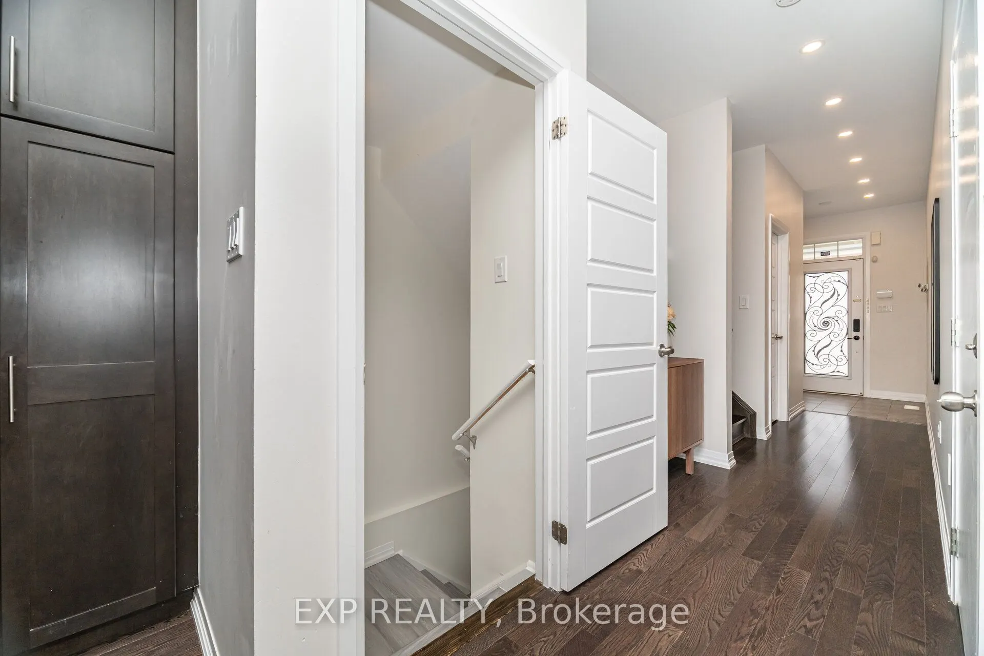 806 BANKS Crescent