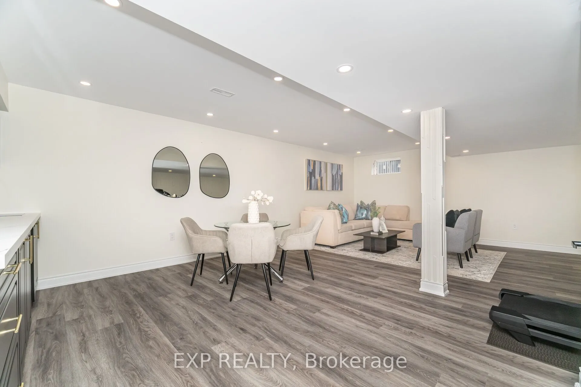 806 BANKS Crescent