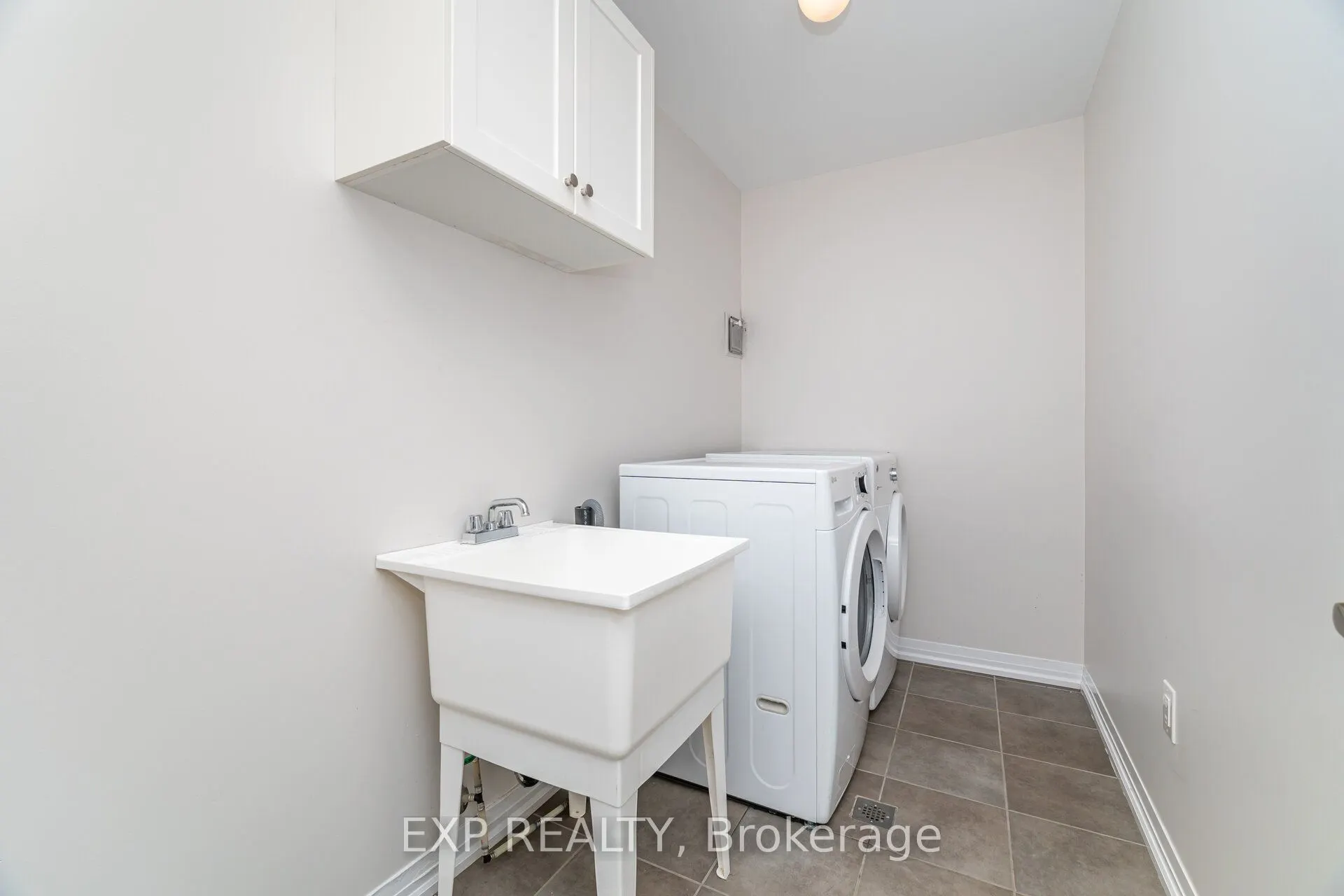 806 BANKS Crescent