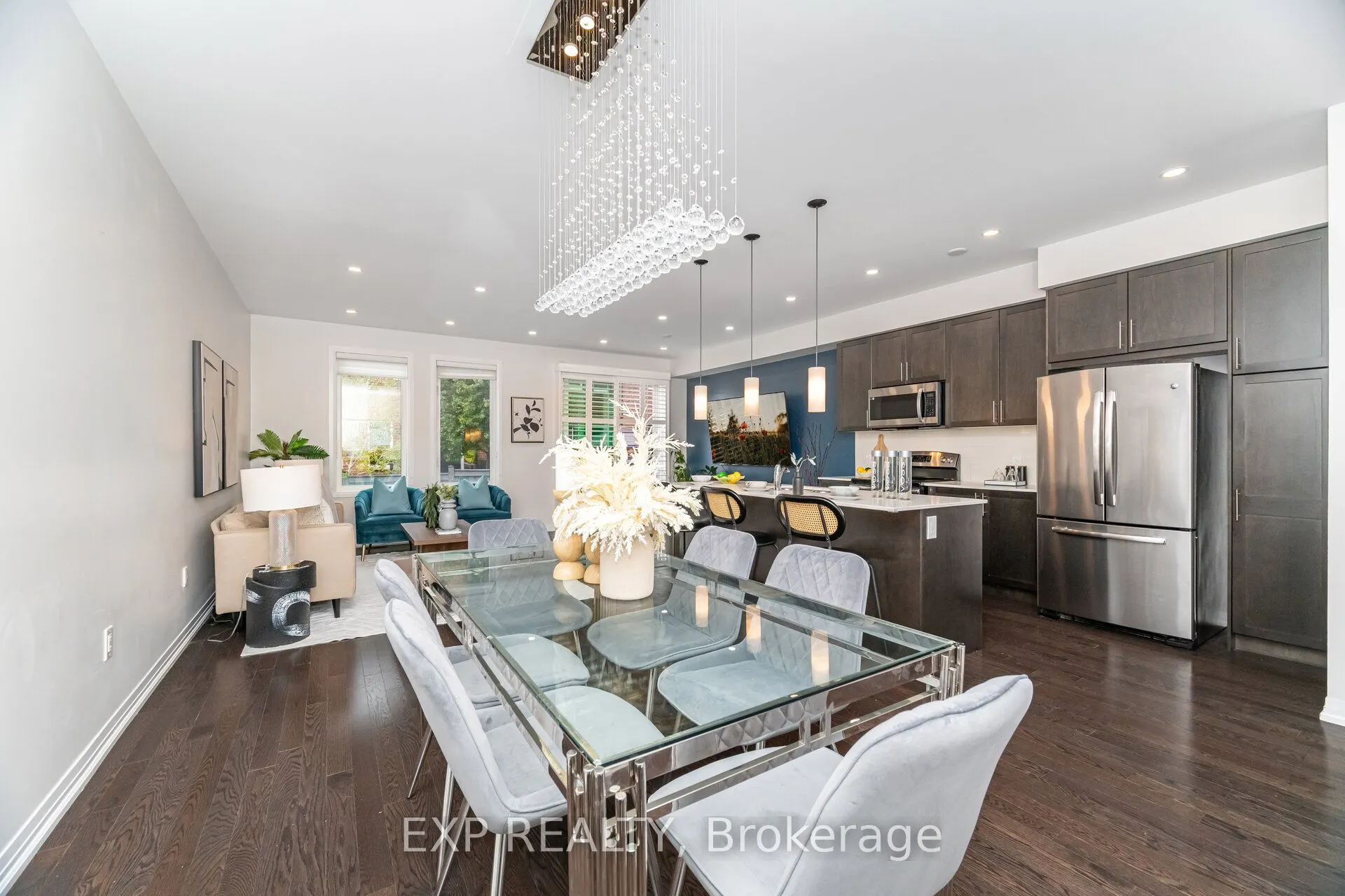 806 BANKS Crescent