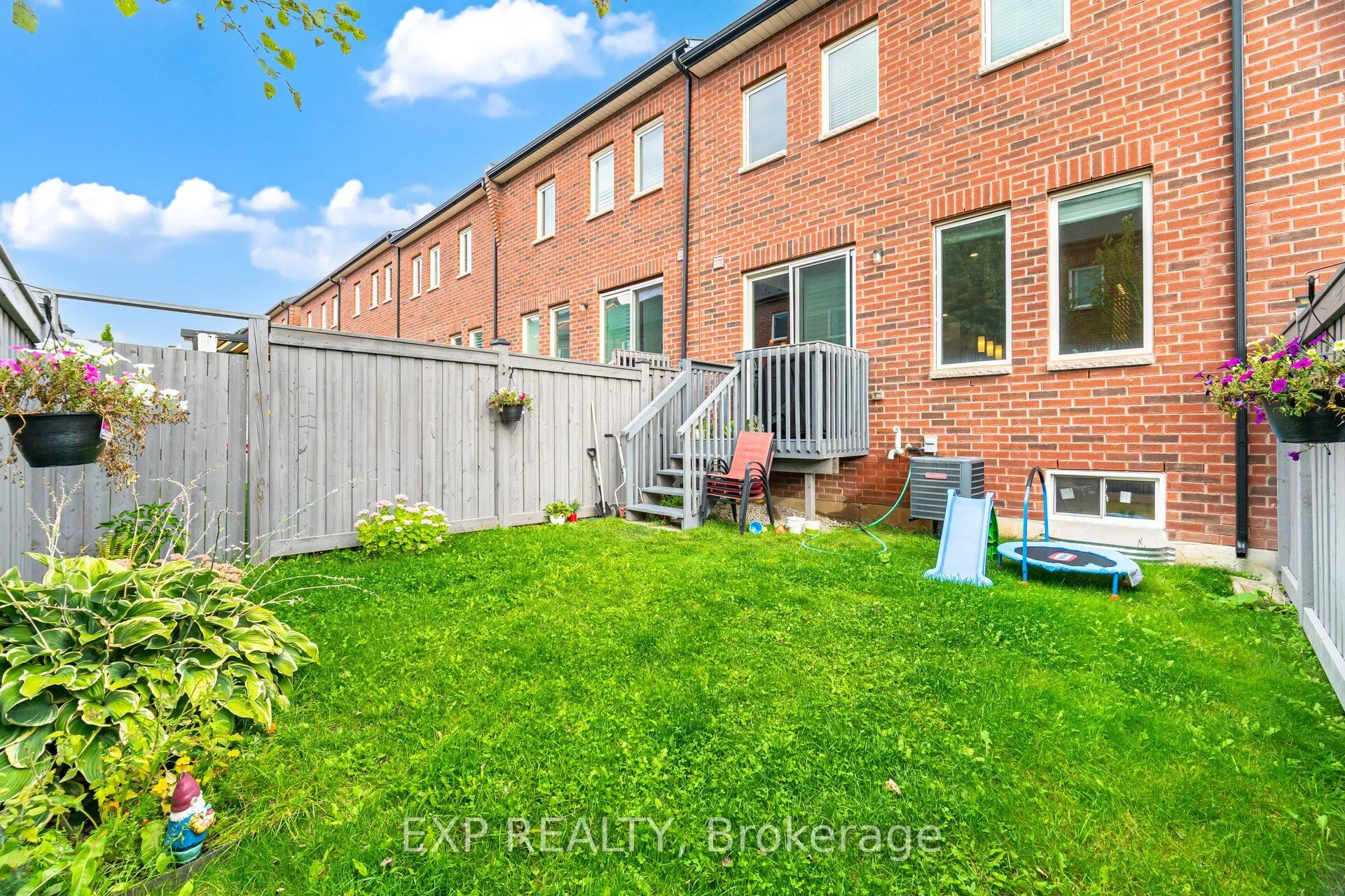 806 BANKS Crescent