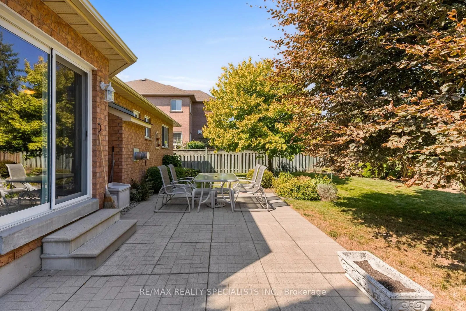 27 Bowman Street