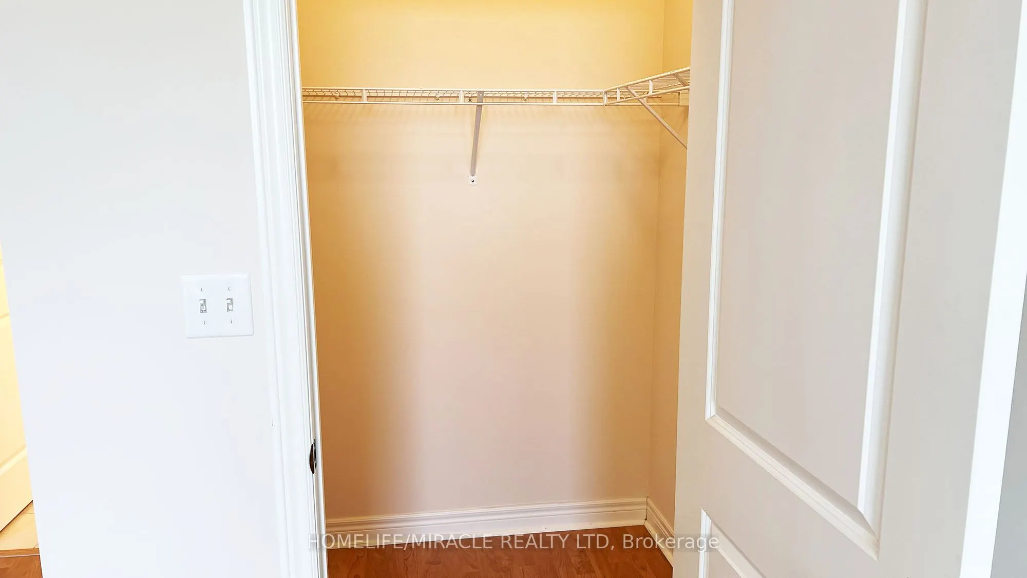 383 Main St E, #502