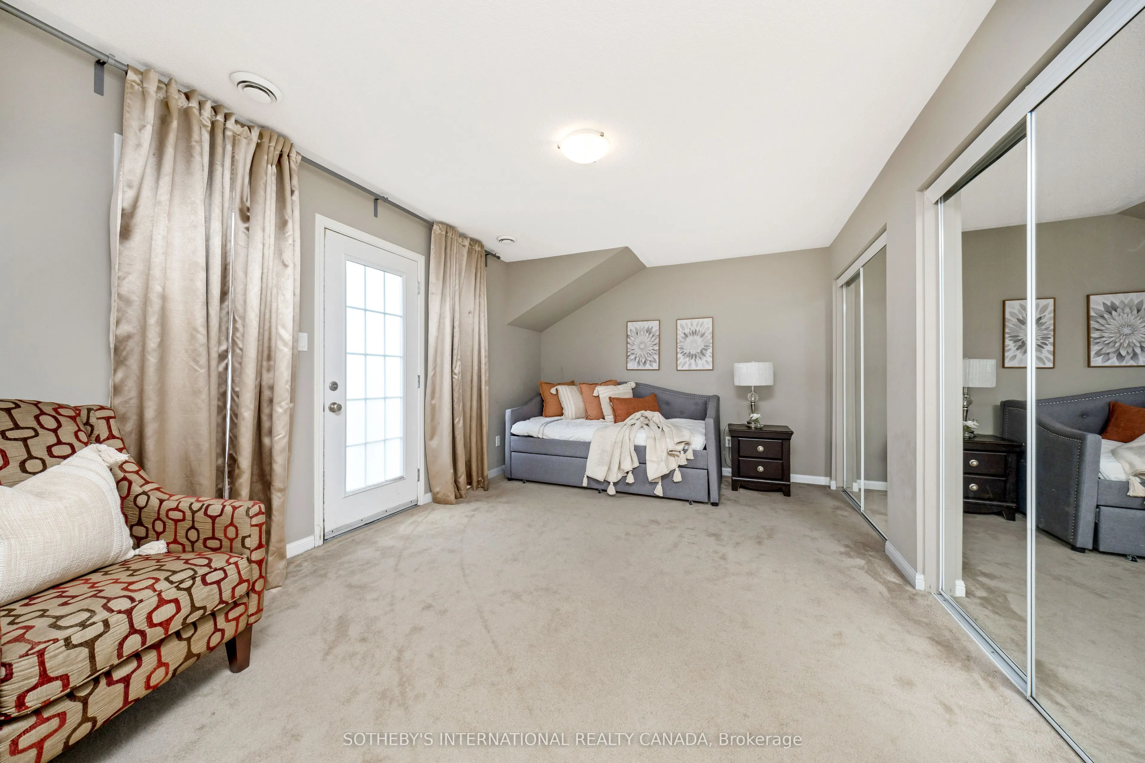 465 Cusick Circle