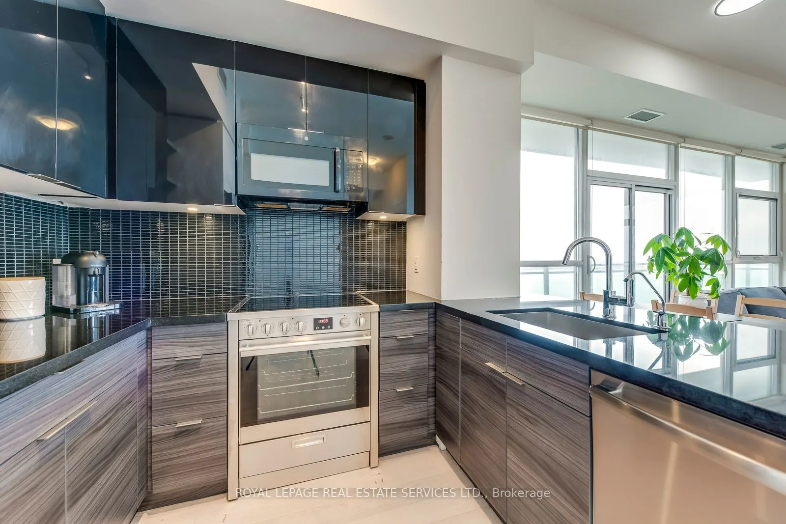 33 Shore Breeze Drive, #3706