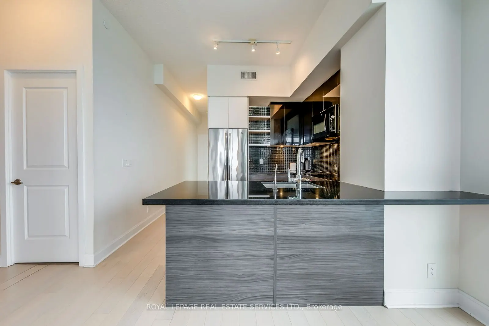 33 Shore Breeze Drive, #3706