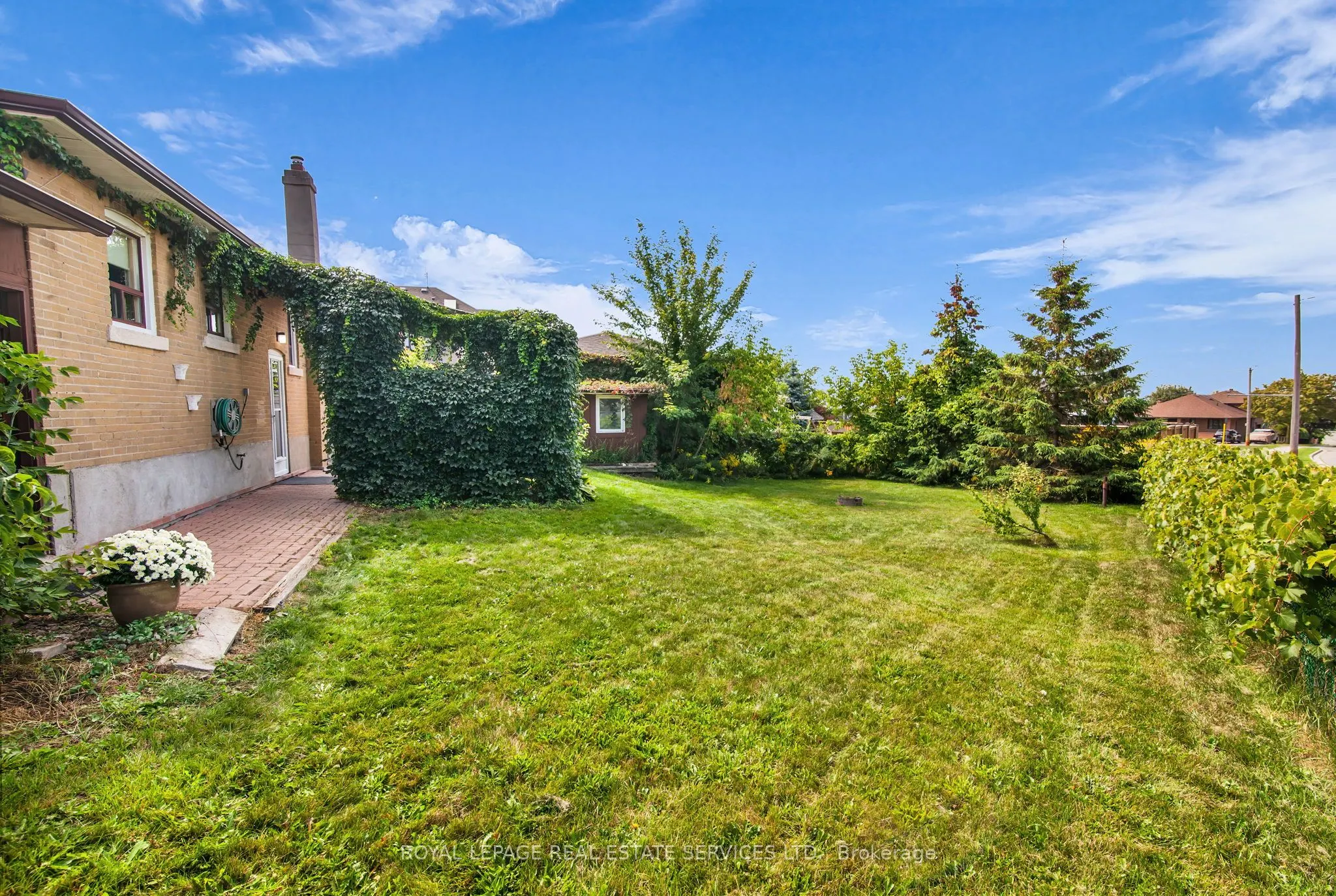 16 Redfern Avenue