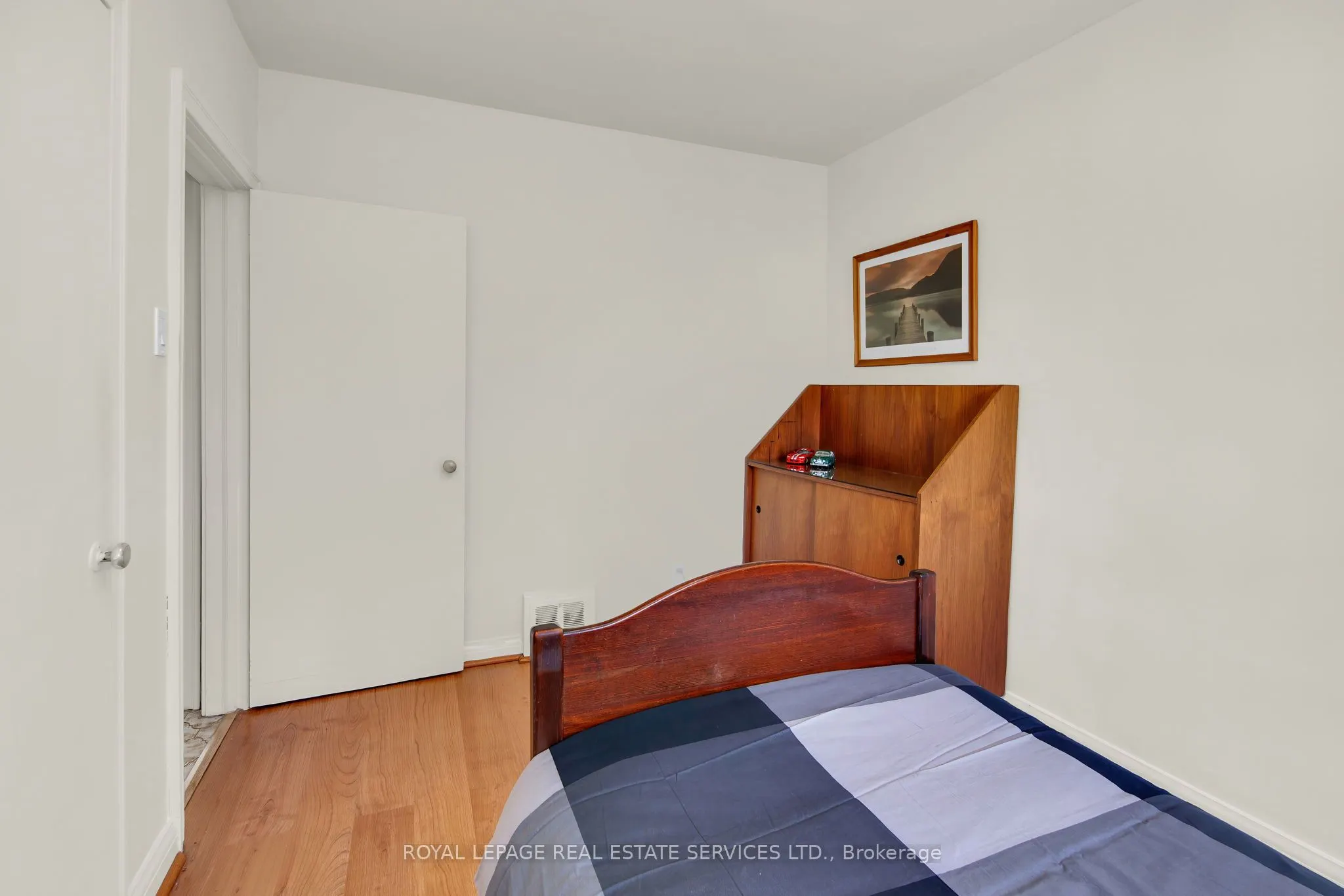 16 Redfern Avenue
