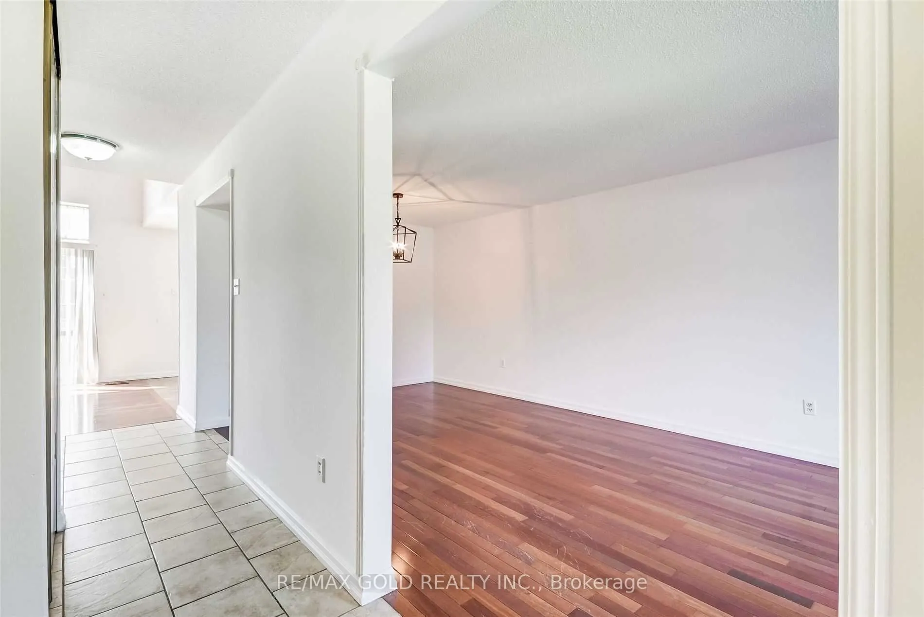 32 Lawndale Crescent