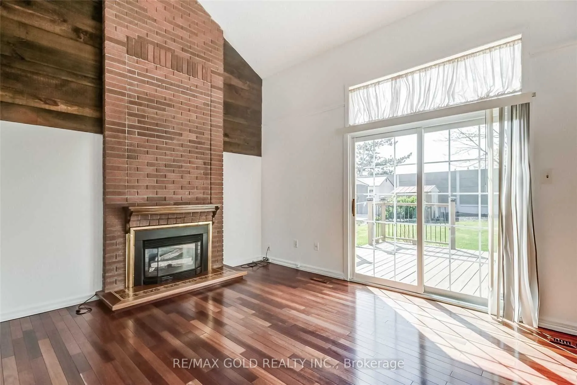 32 Lawndale Crescent