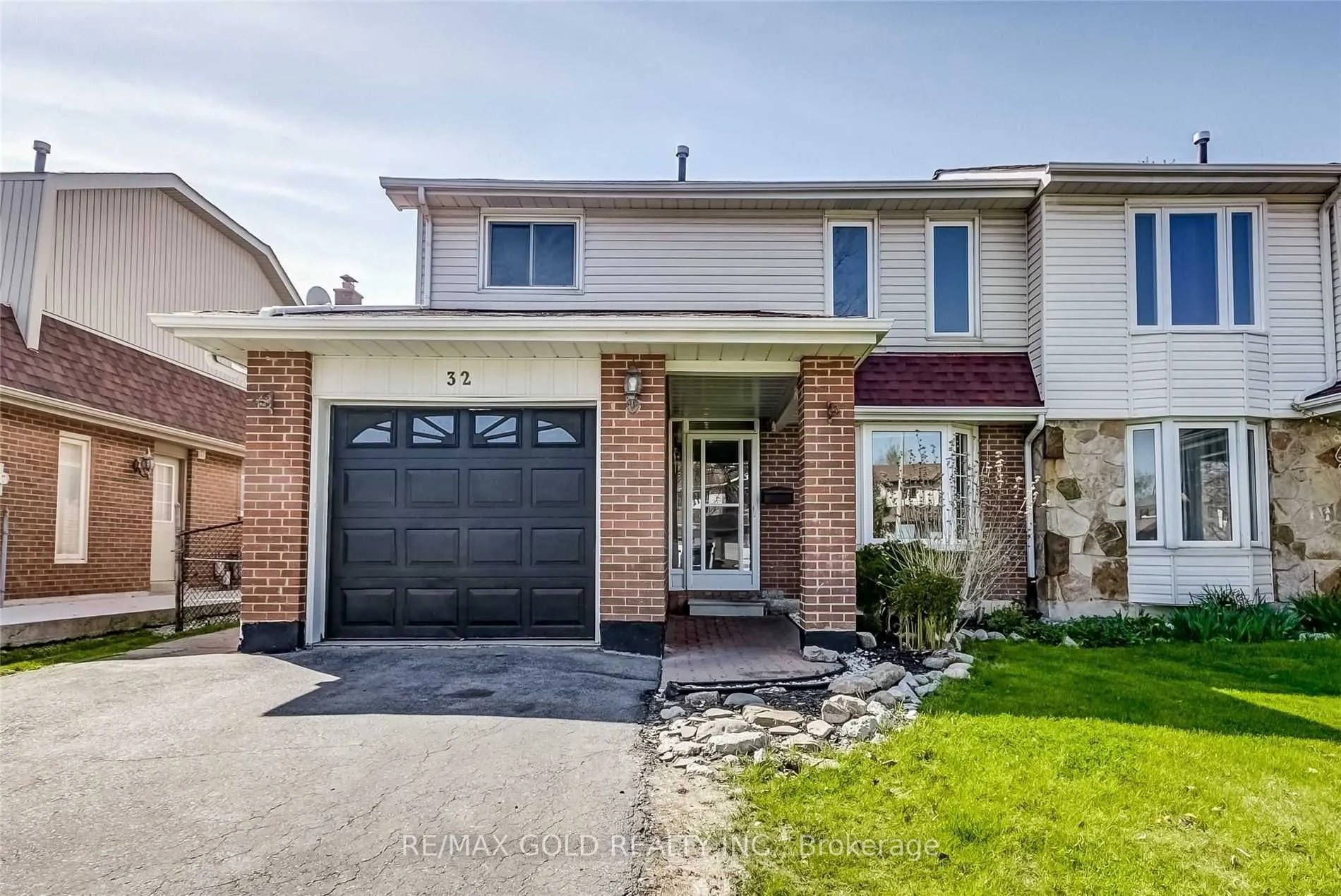 32 Lawndale Crescent