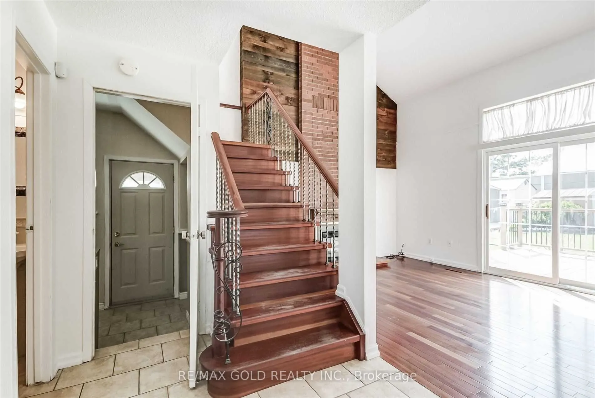 32 Lawndale Crescent