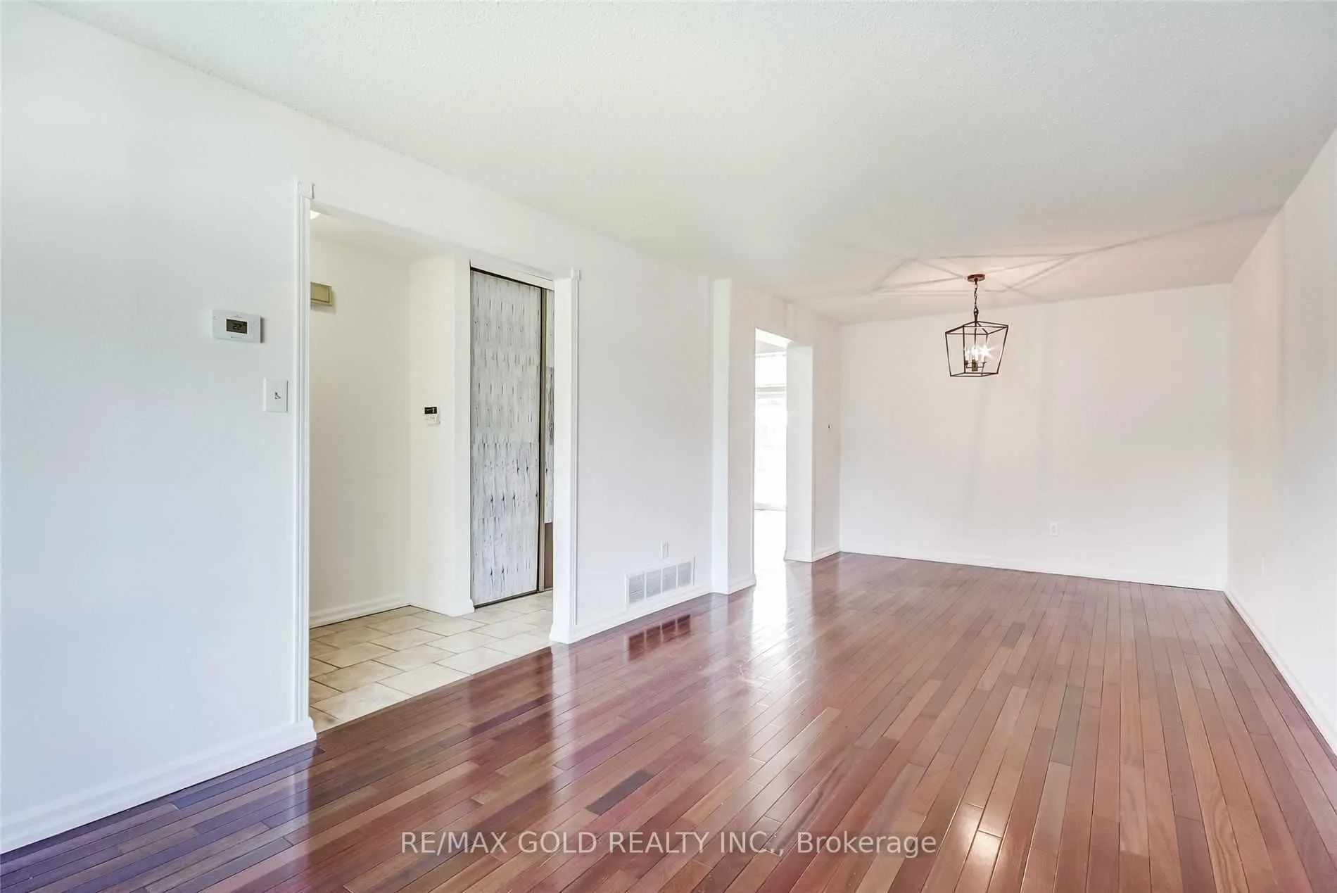 32 Lawndale Crescent