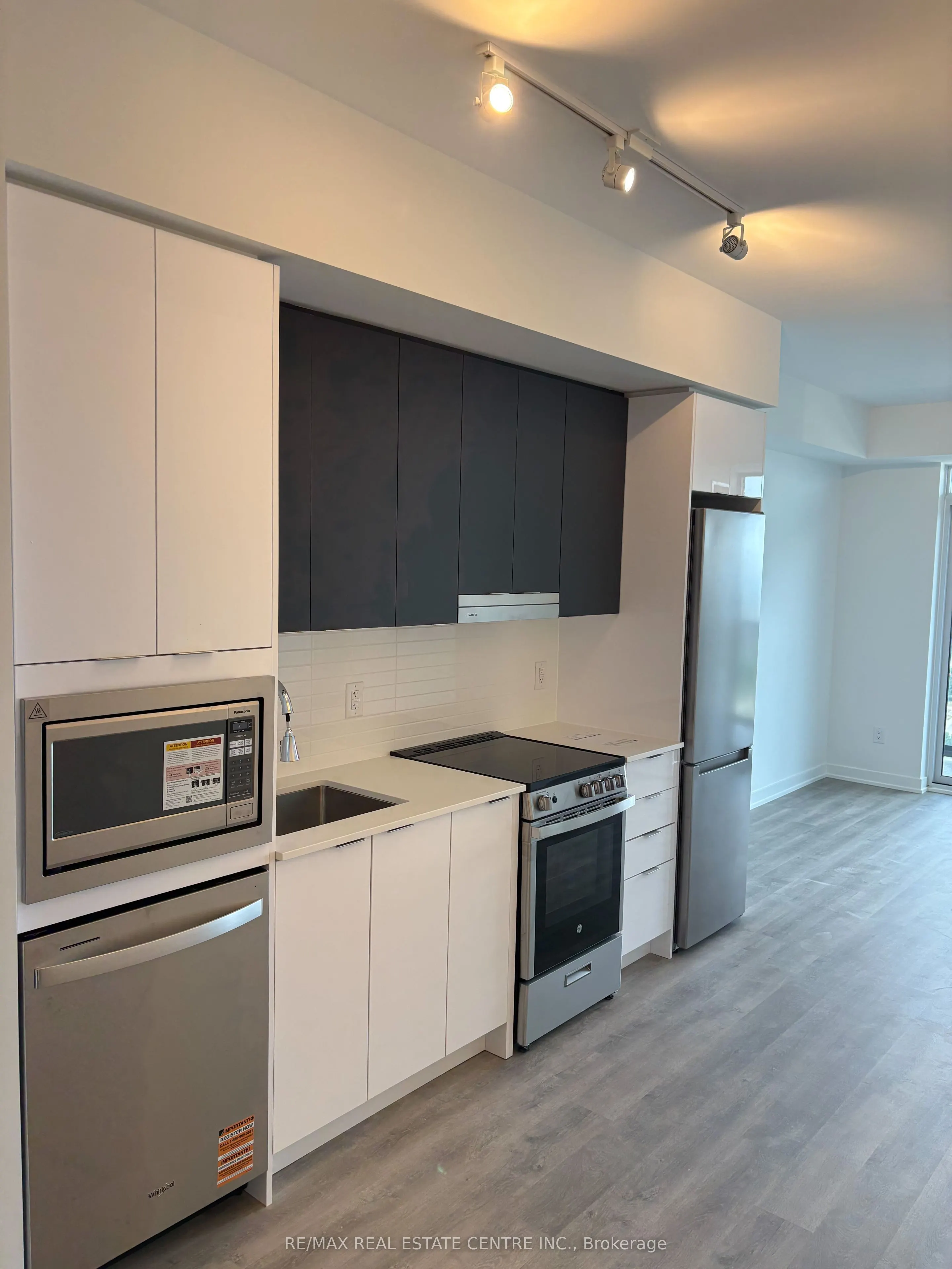 5105 Hurontario Street, #211