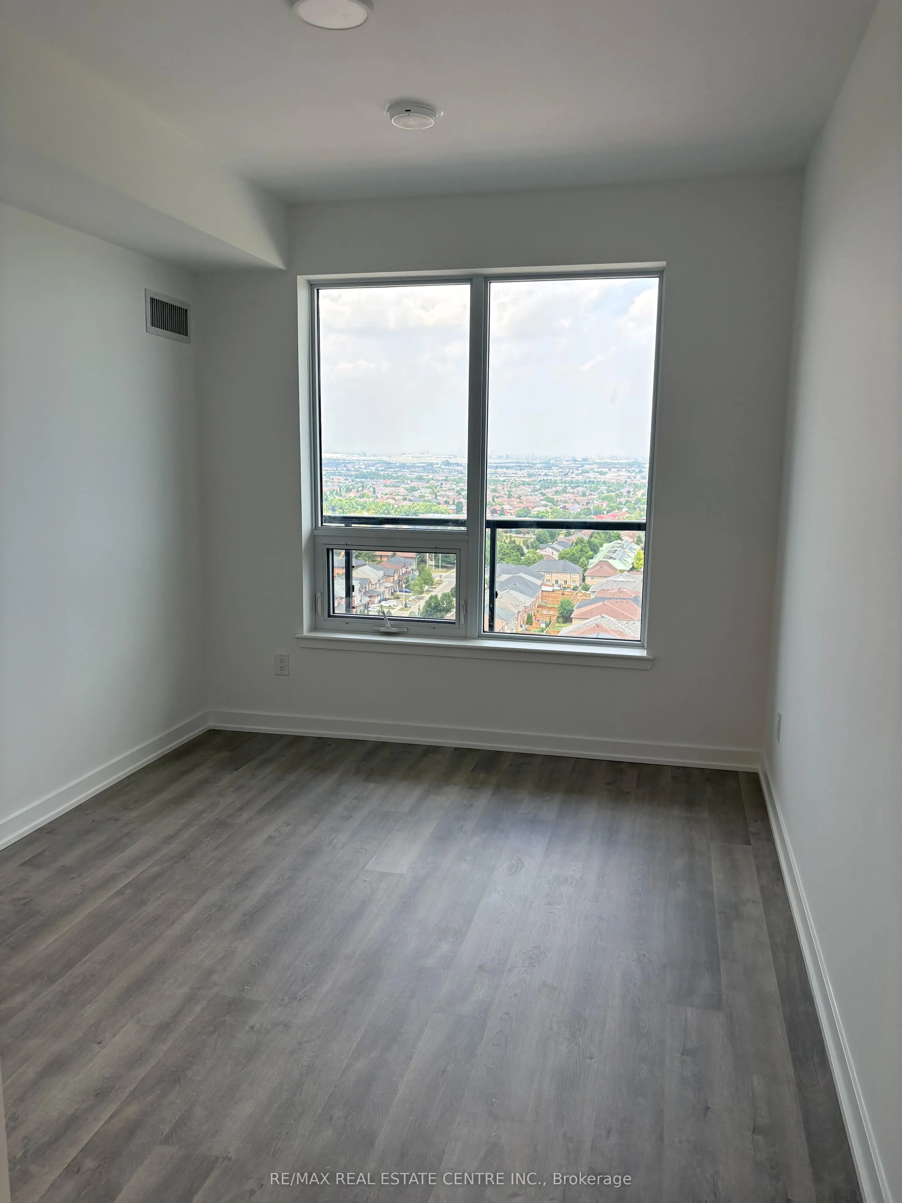 5105 Hurontario Street, #211