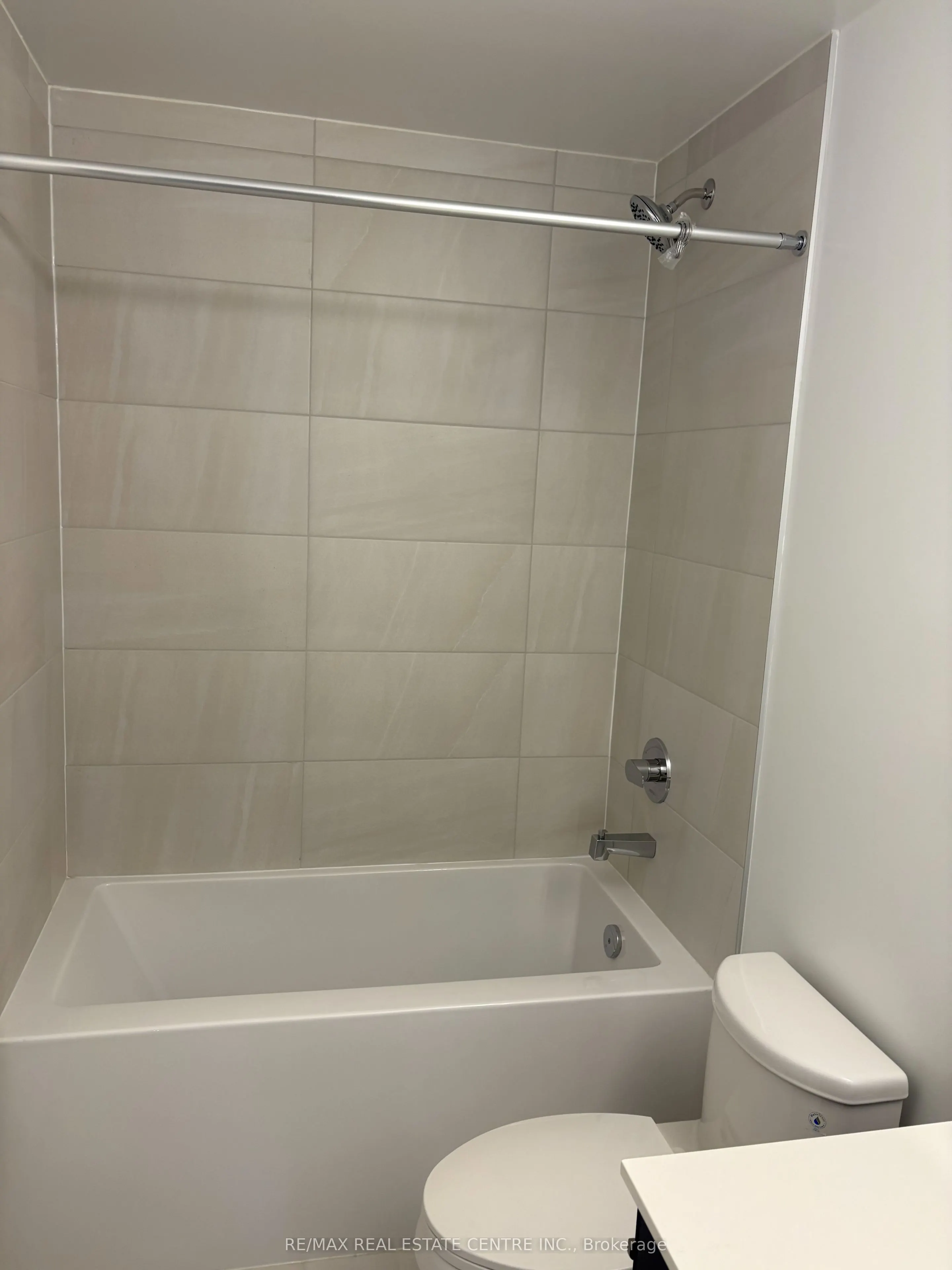 5105 Hurontario Street, #211