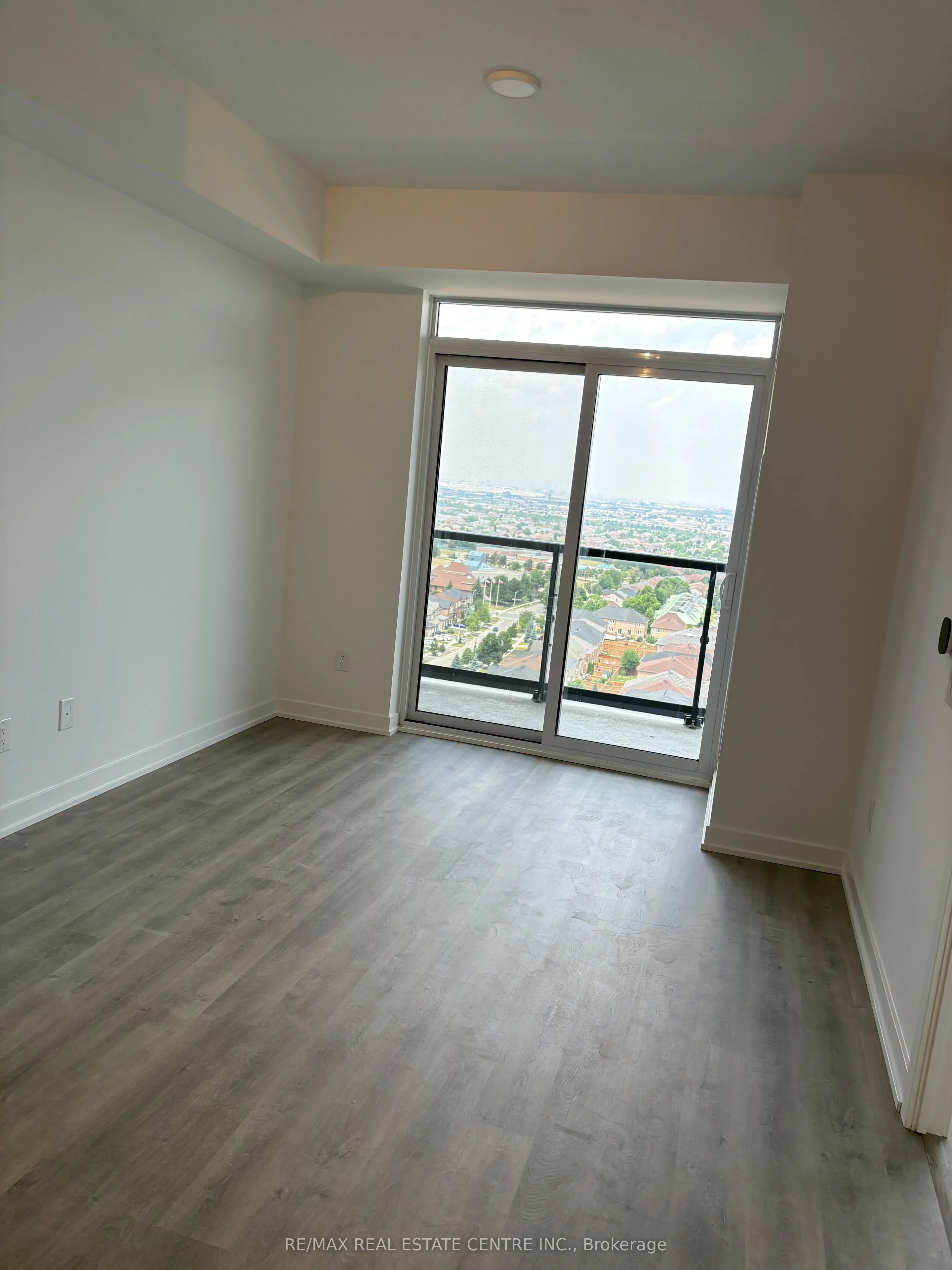 5105 Hurontario Street, #211