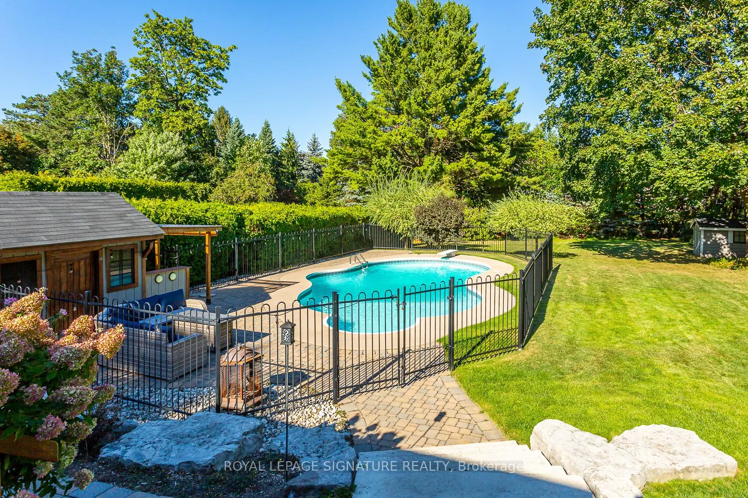 383 Maplehurst Avenue
