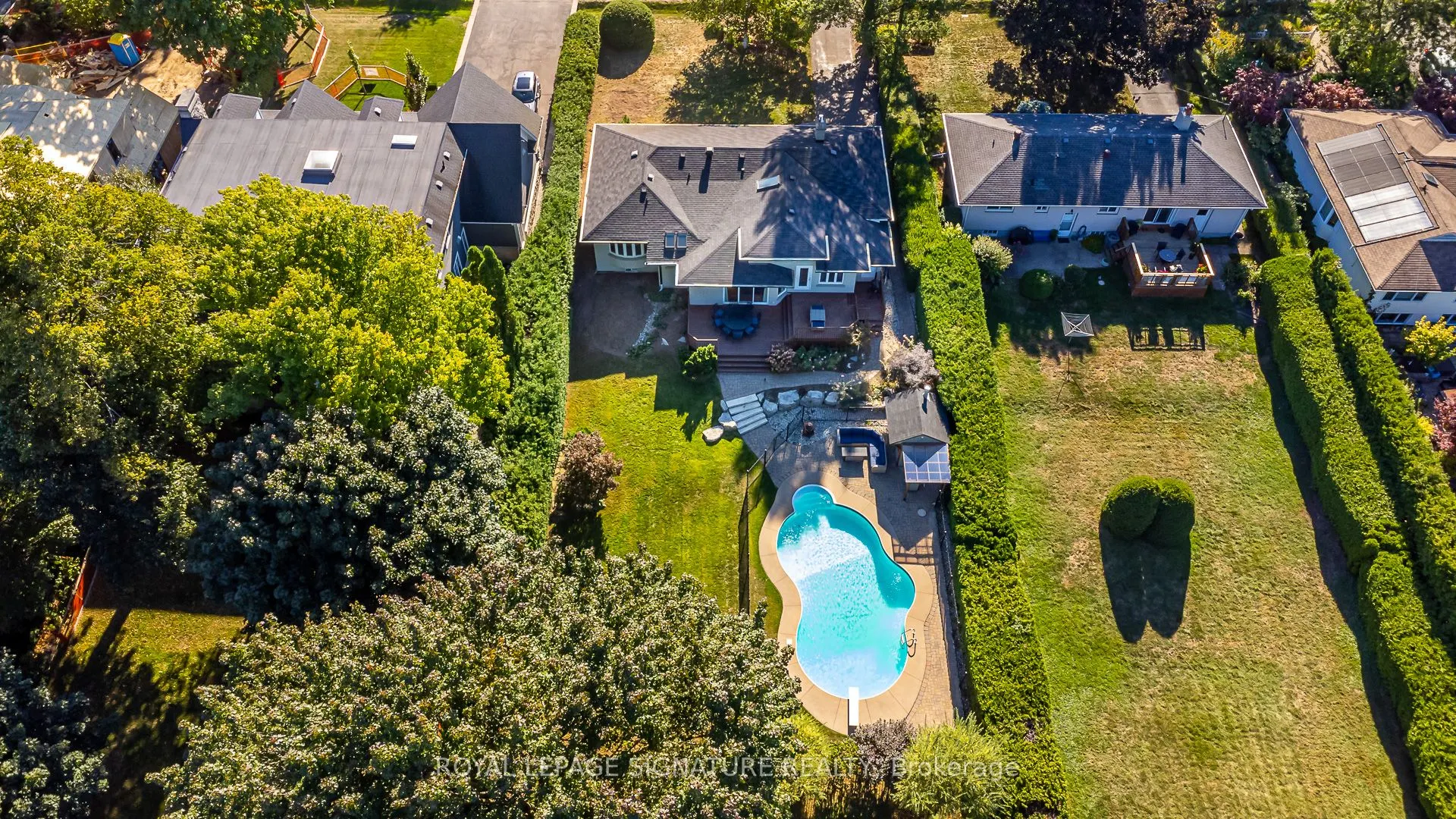 383 Maplehurst Avenue
