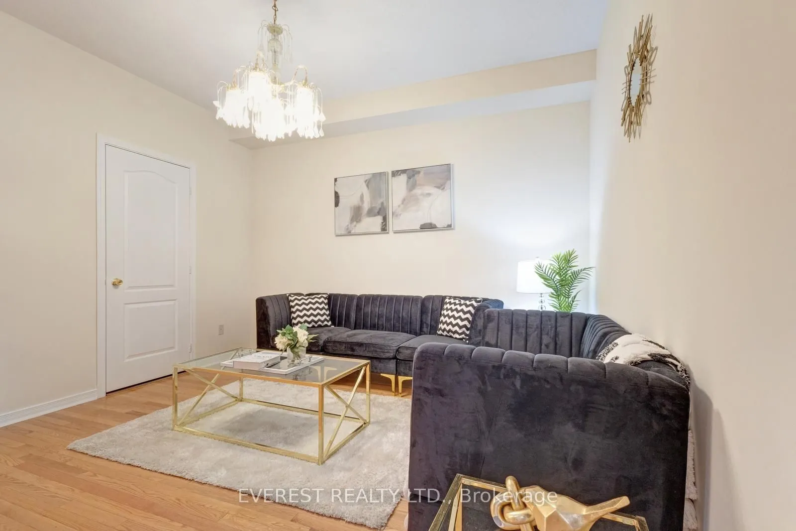 5172 Nestling Grove
