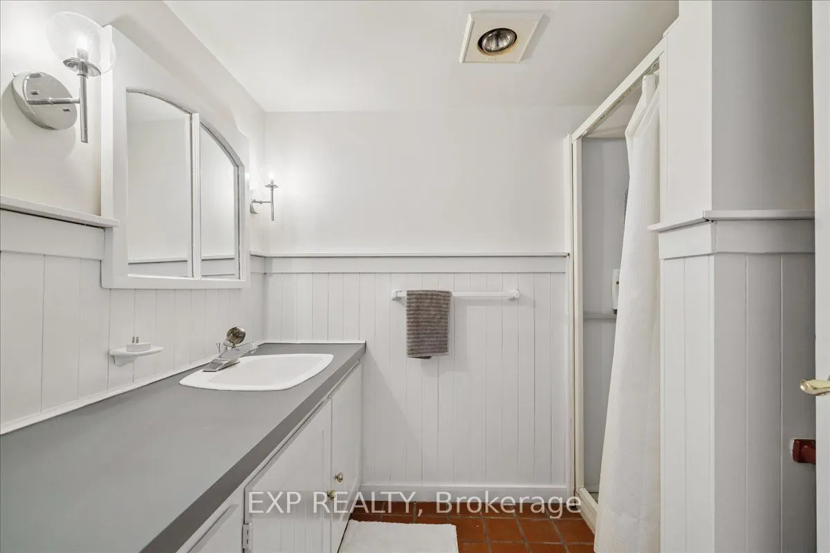 2058 Emerald Crescent
