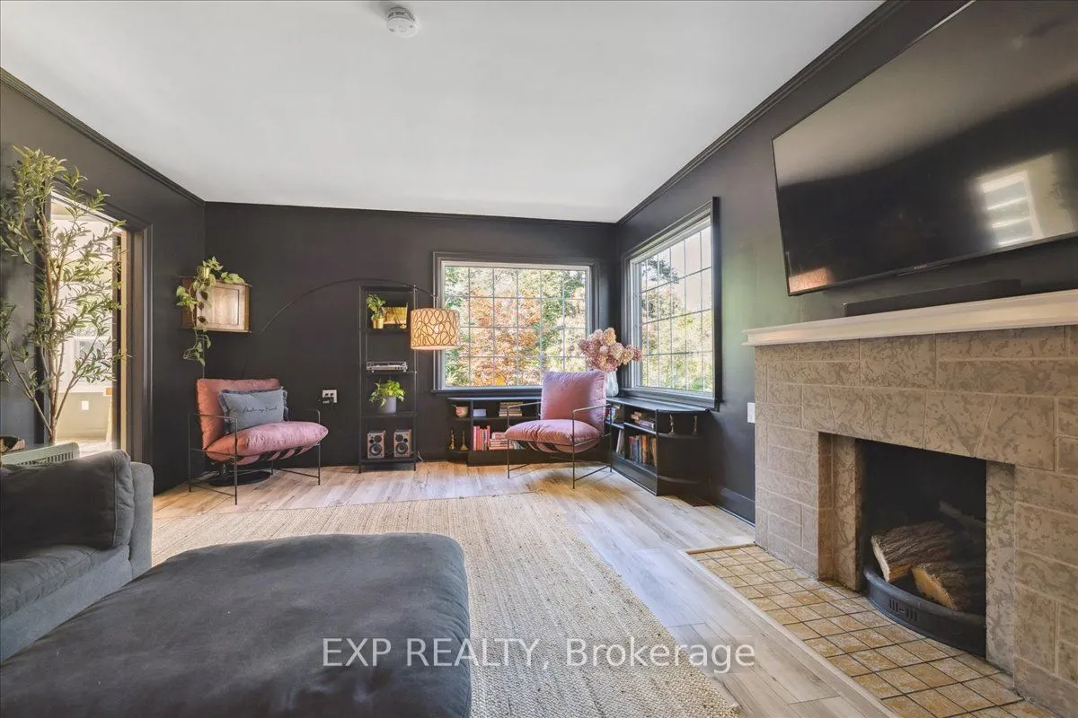 2058 Emerald Crescent