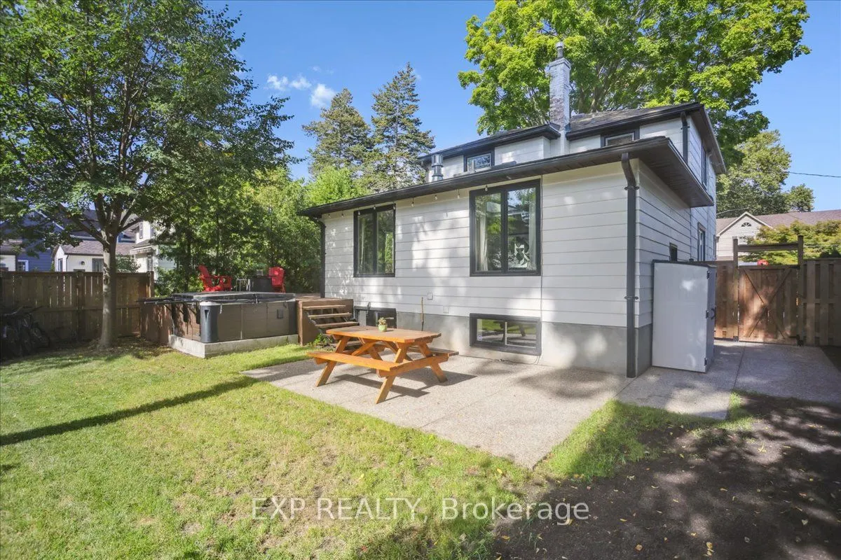 2058 Emerald Crescent