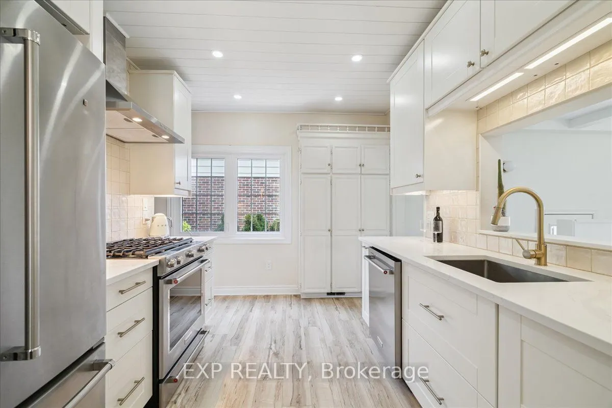 2058 Emerald Crescent