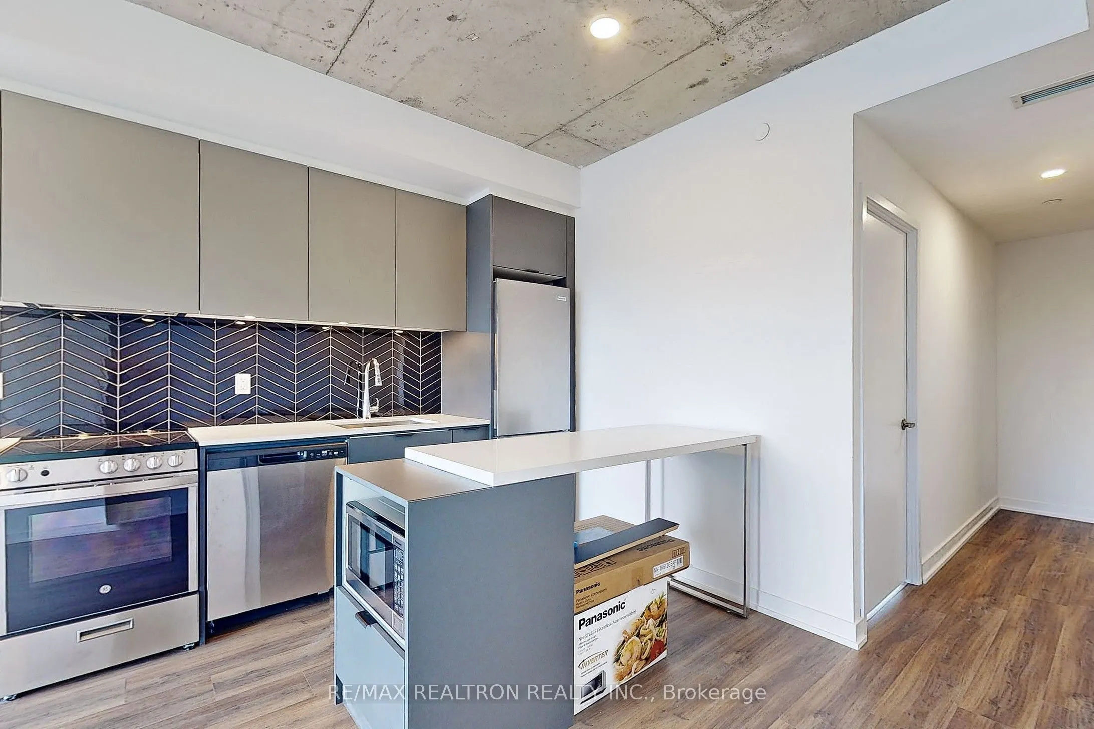 57 Brock Avenue, #406
