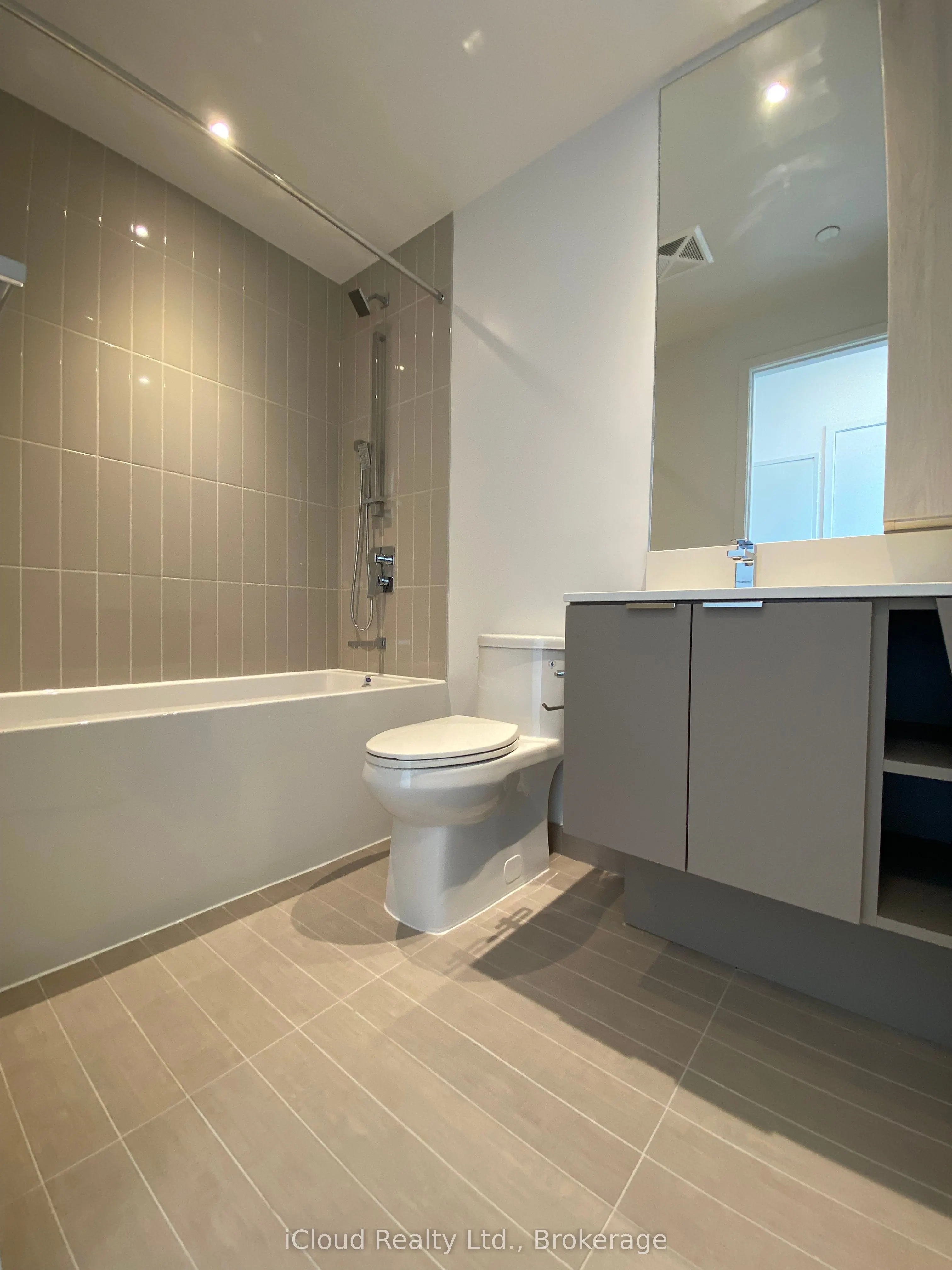 3883 Quartz Road, #3111