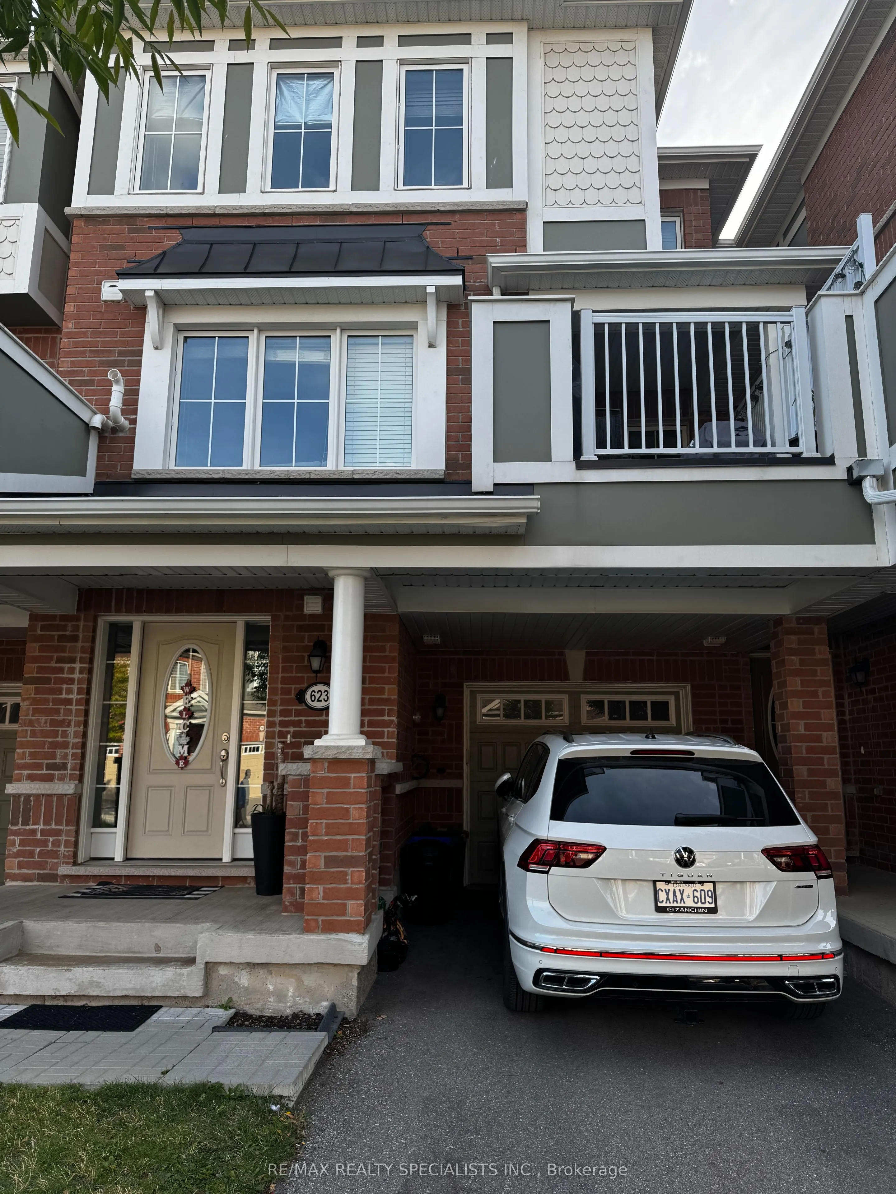 623 Laking Terrace