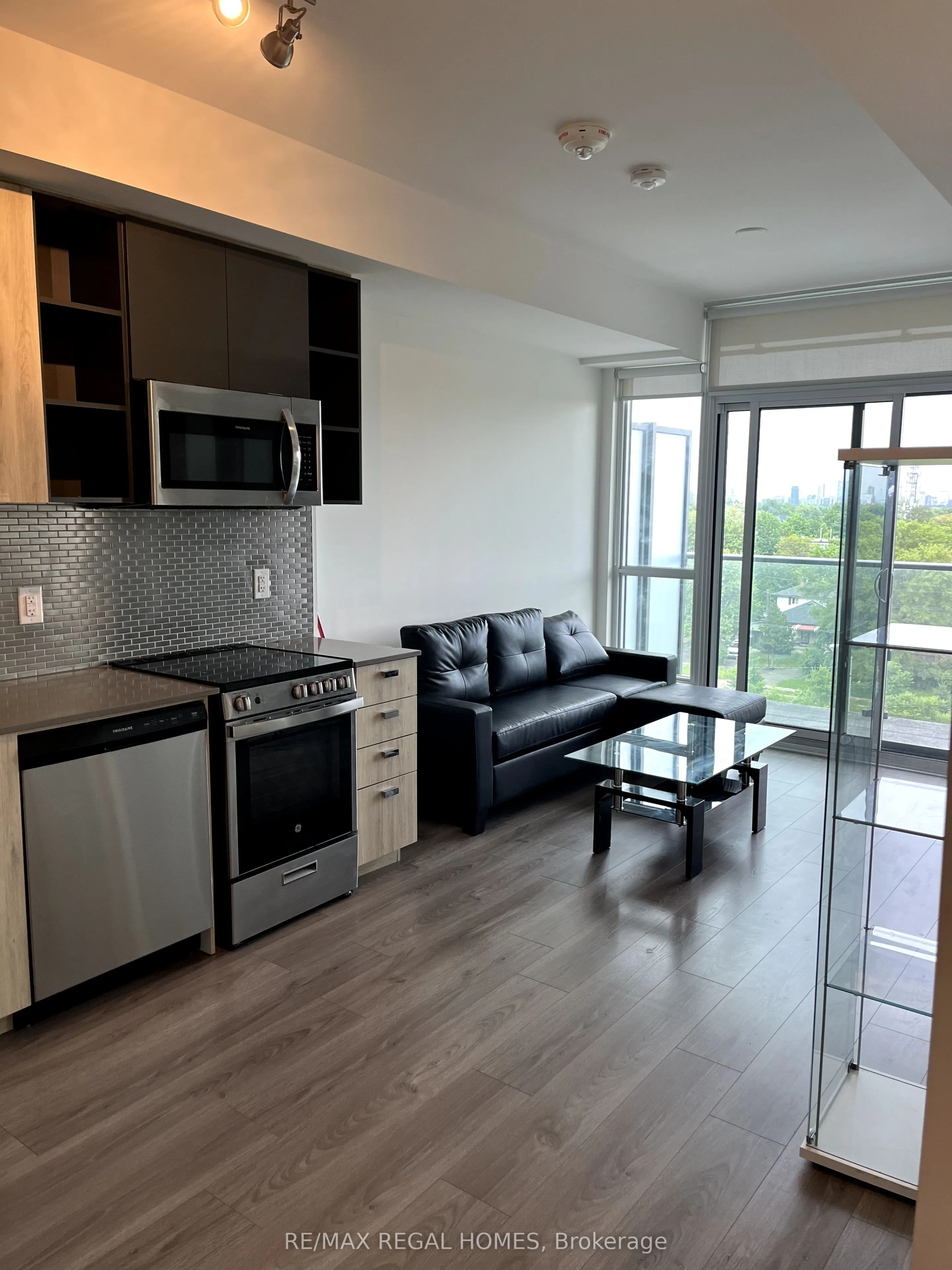 10 De Boers Drive, #608