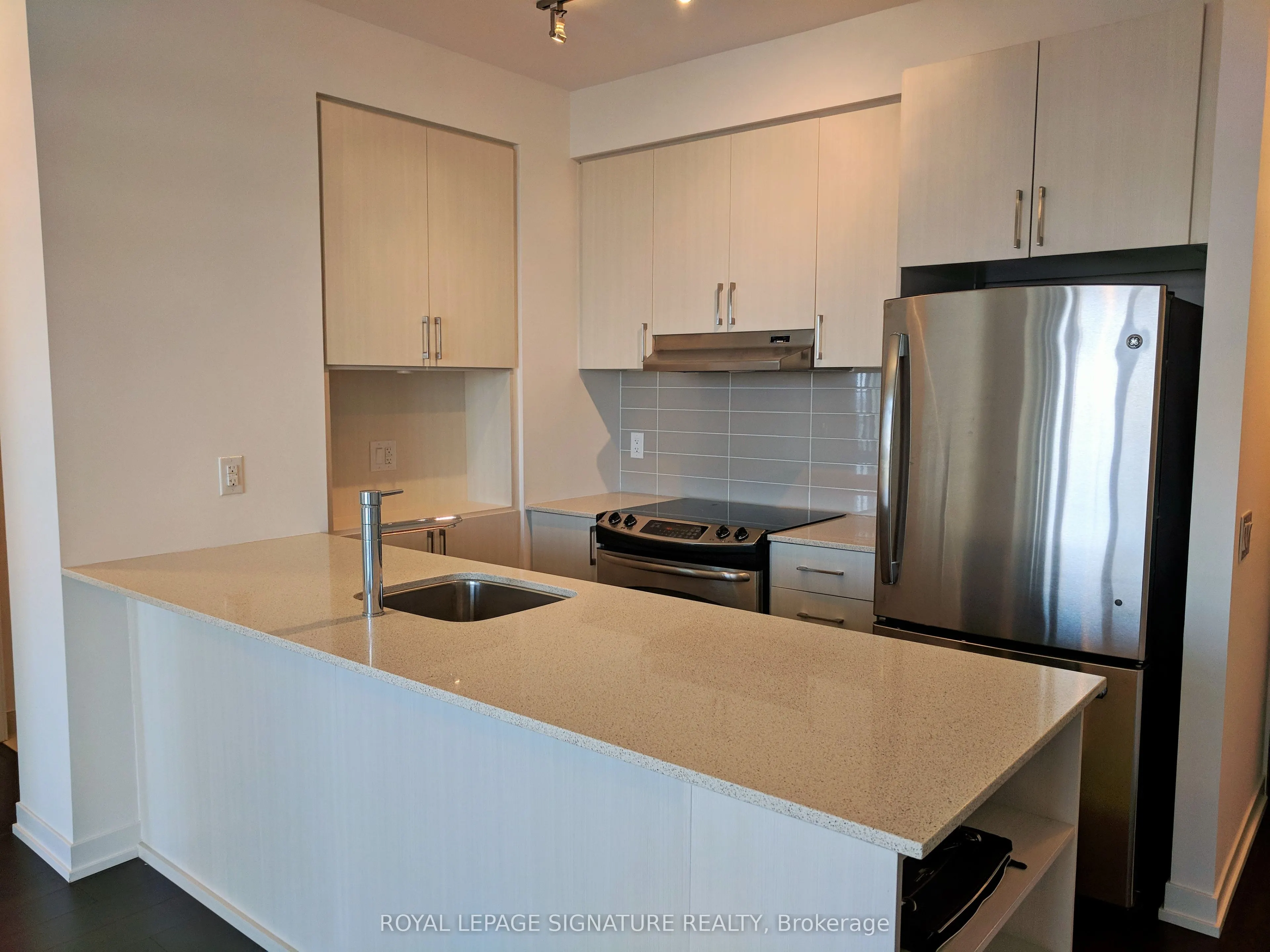 2560 Eglinton Avenue W, #1412