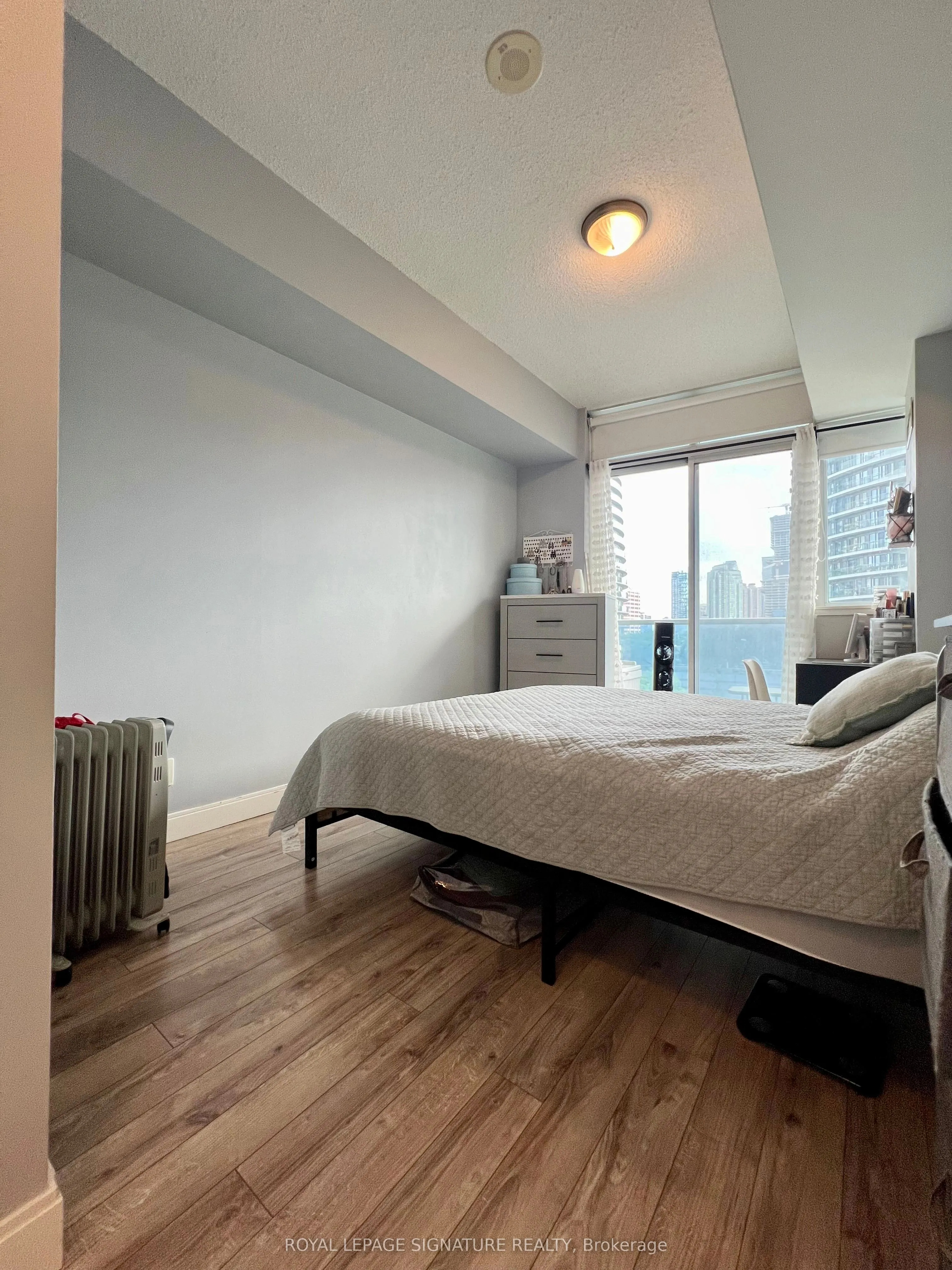 80 Absolute Avenue, #607
