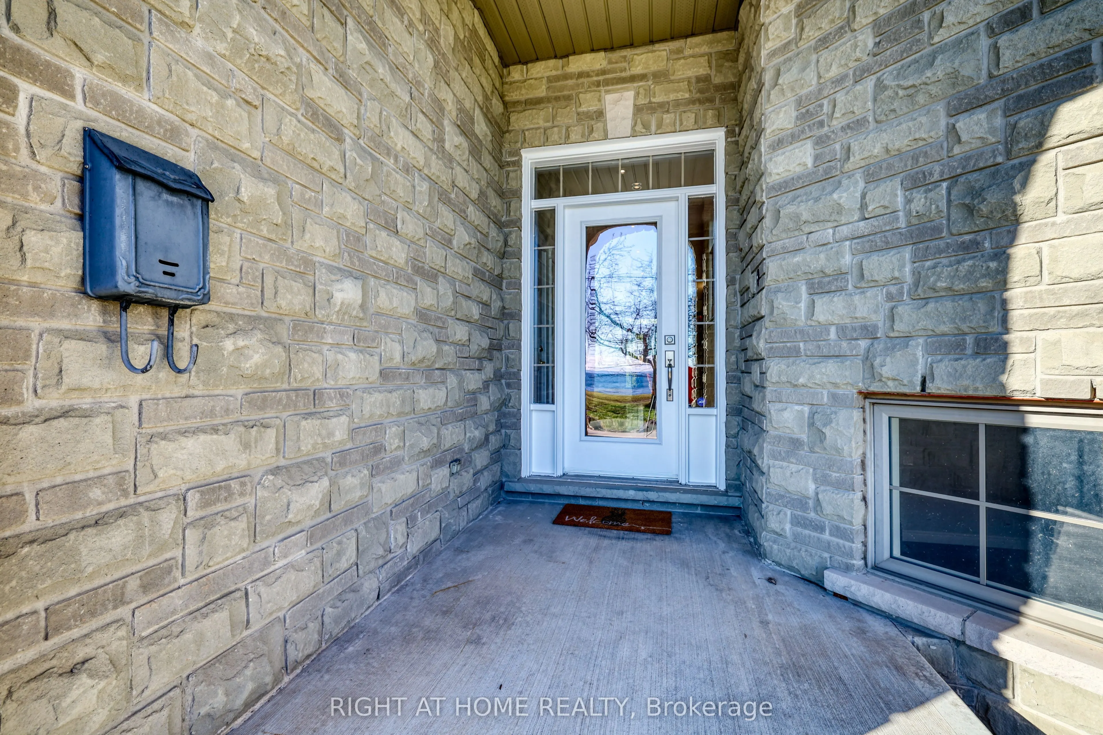 3227 Lakeshore Road