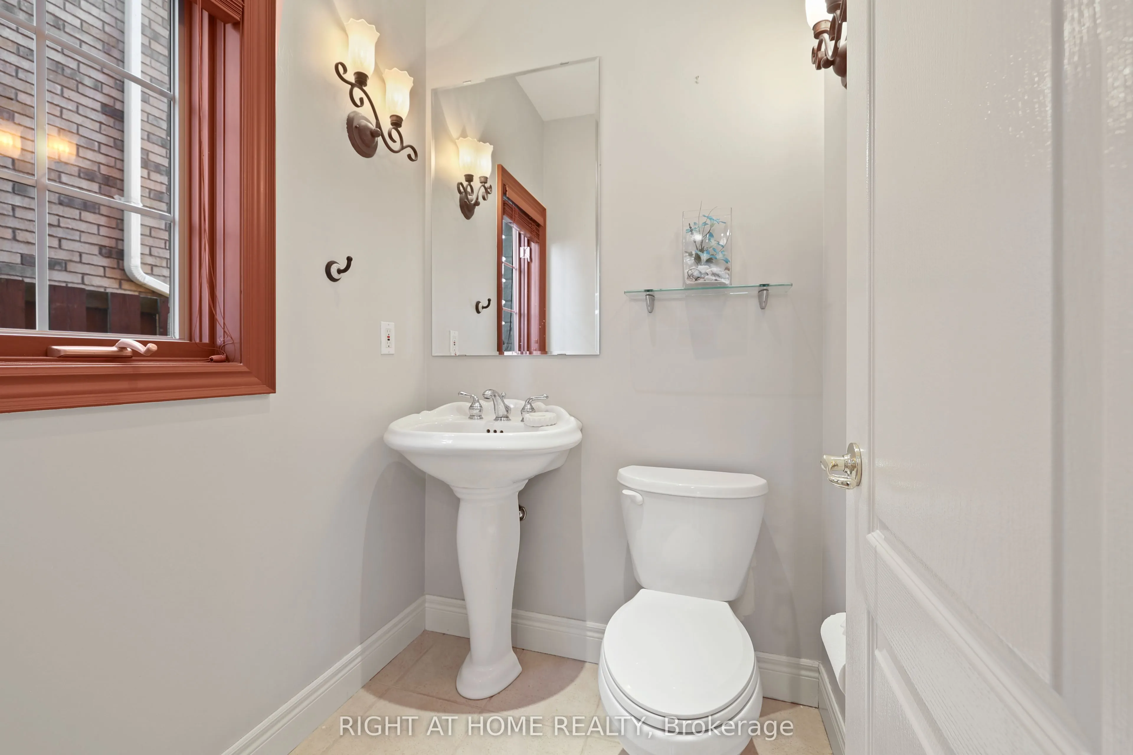 3227 Lakeshore Road