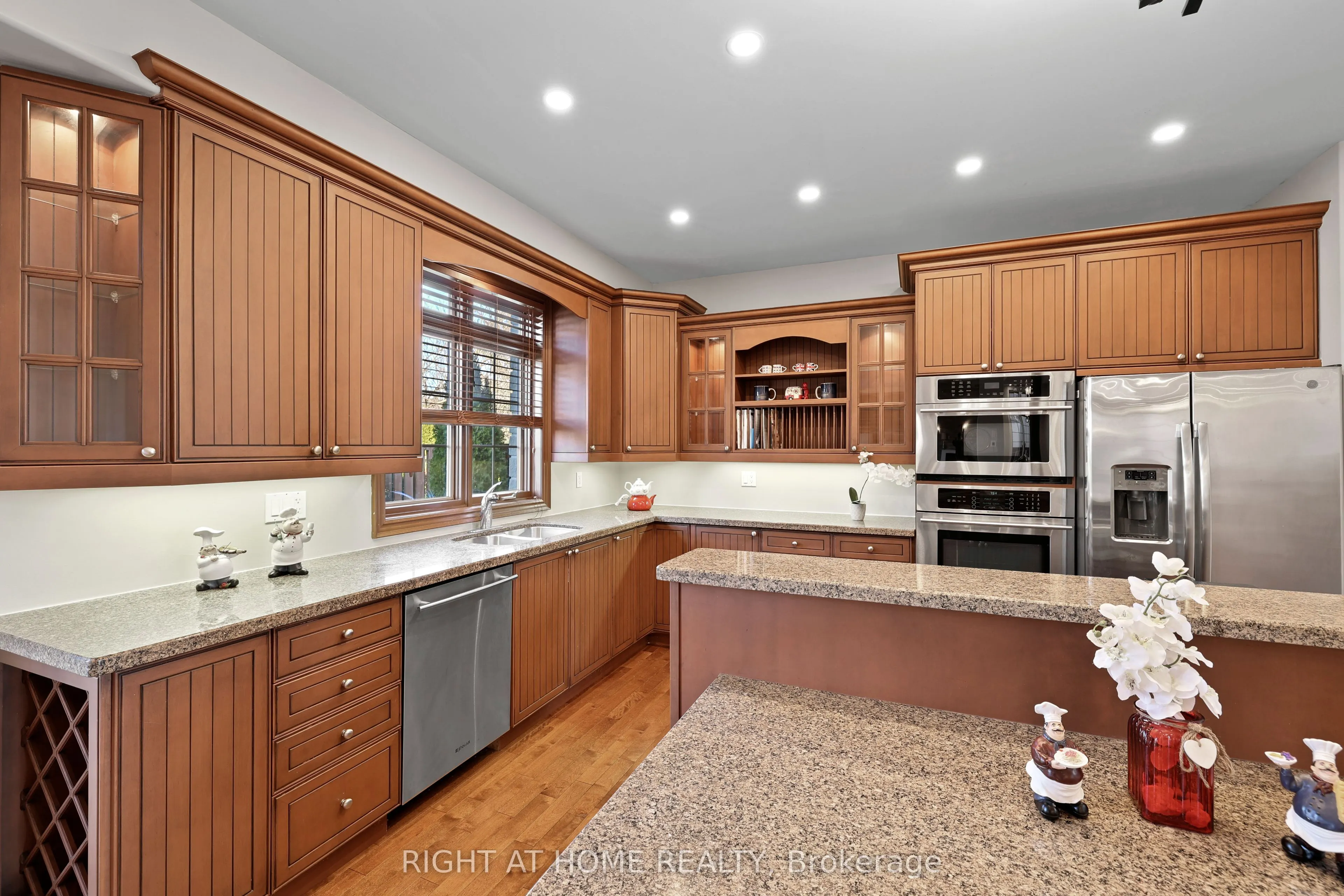 3227 Lakeshore Road