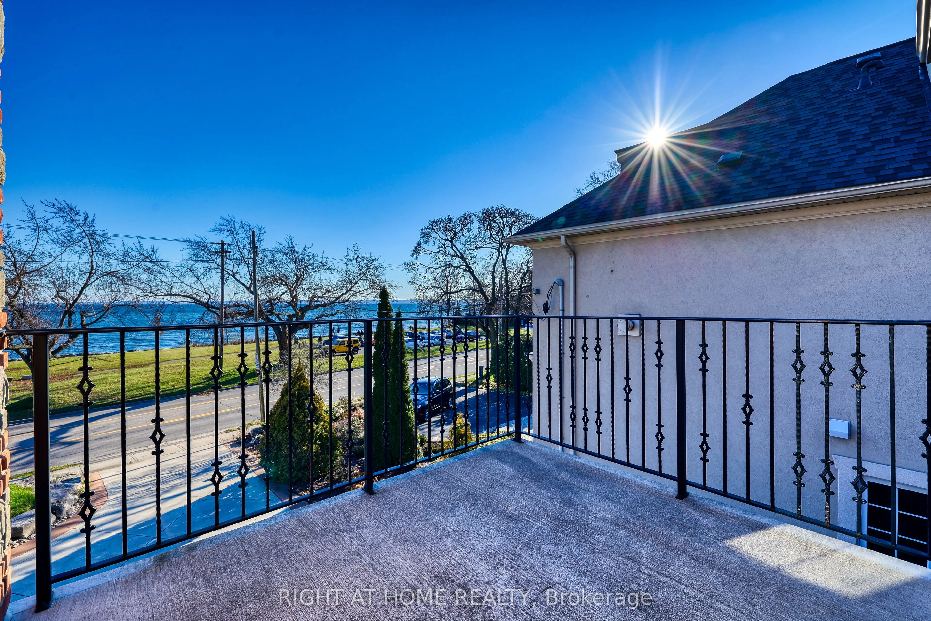 3227 Lakeshore Road