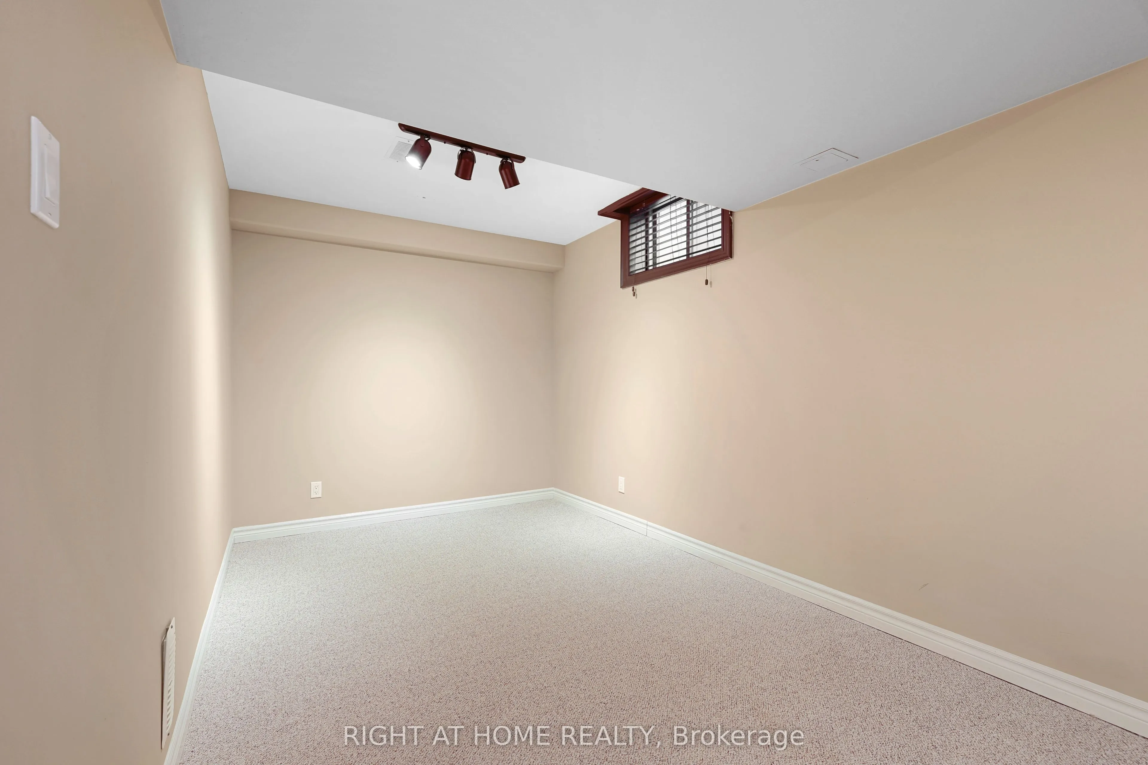 3227 Lakeshore Road