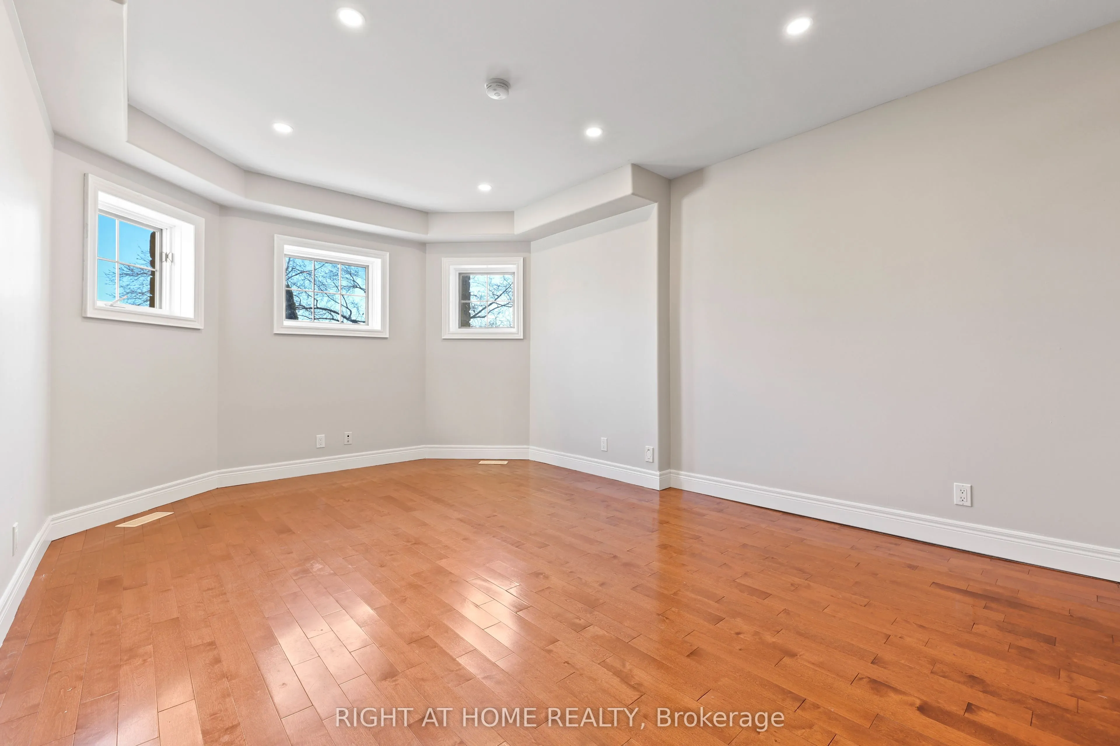 3227 Lakeshore Road