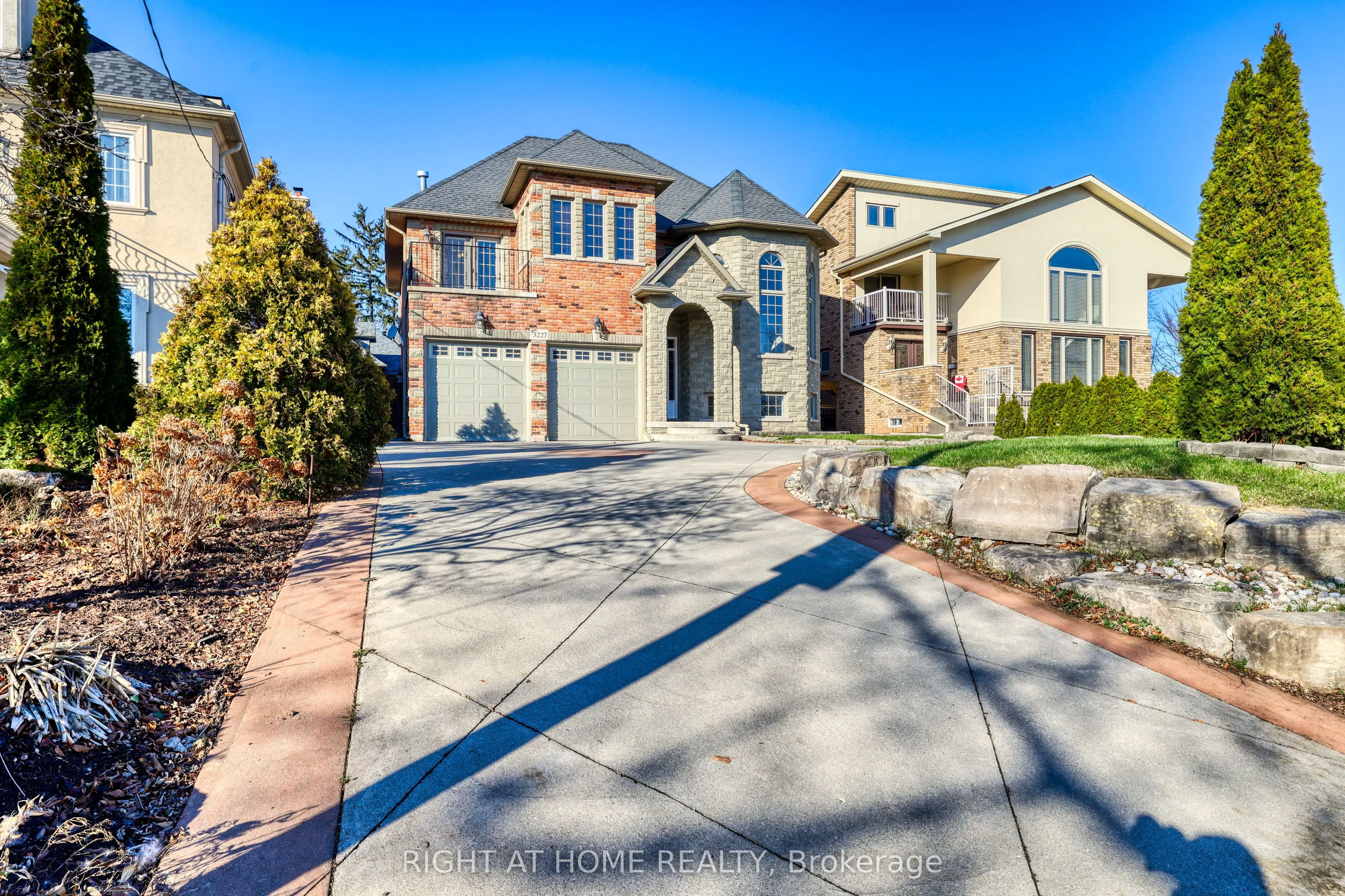 3227 Lakeshore Road