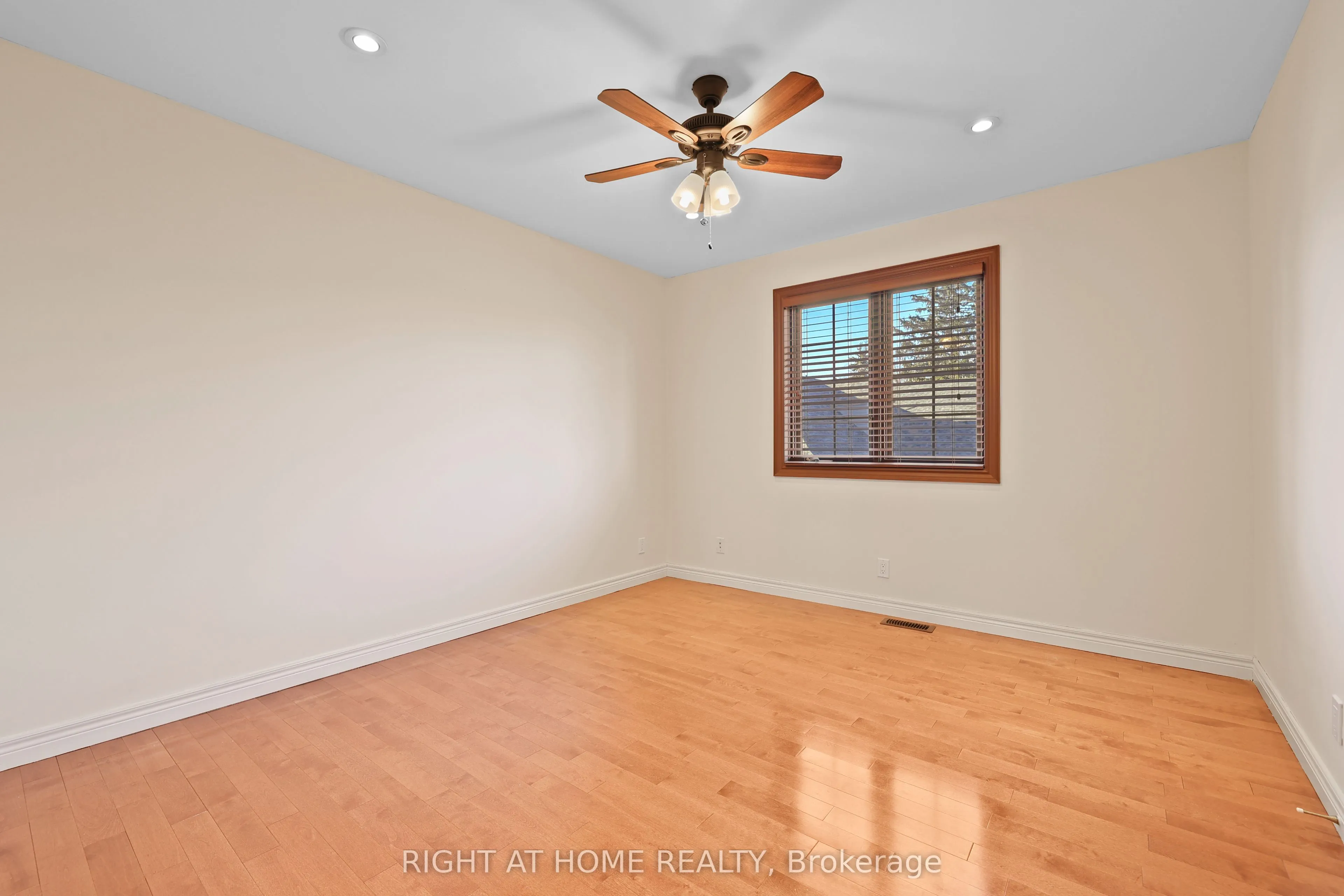 3227 Lakeshore Road